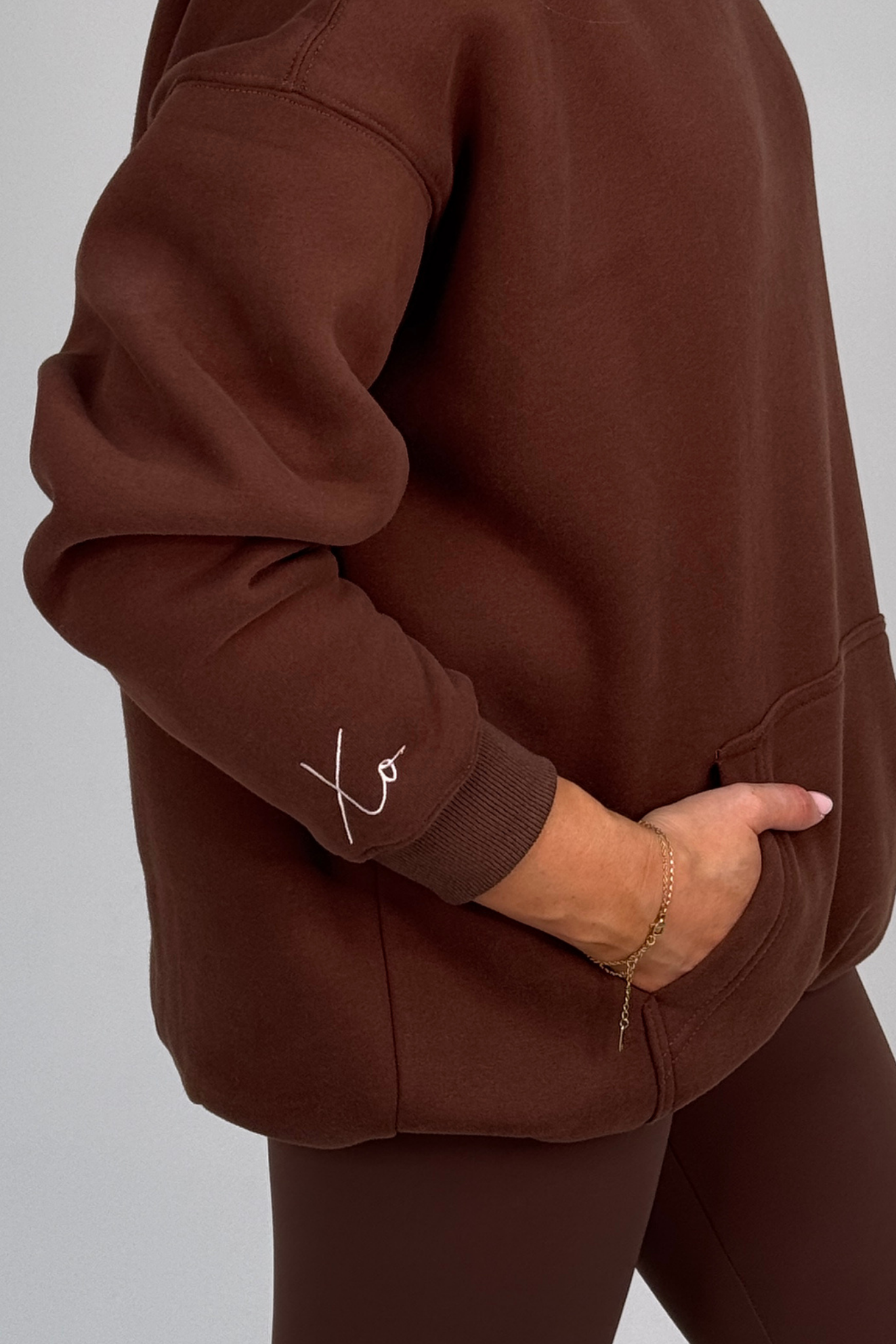 Love Laura Pullover Hoodie In Chocolate