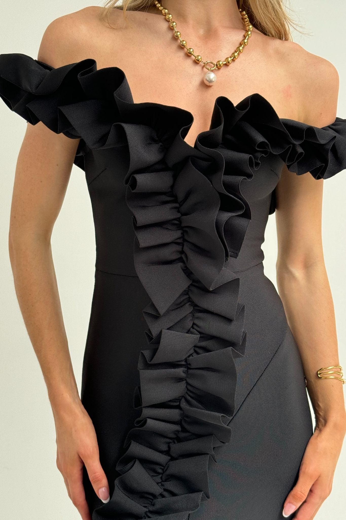 Holly Off Shoulder Ruffle Dress In Black