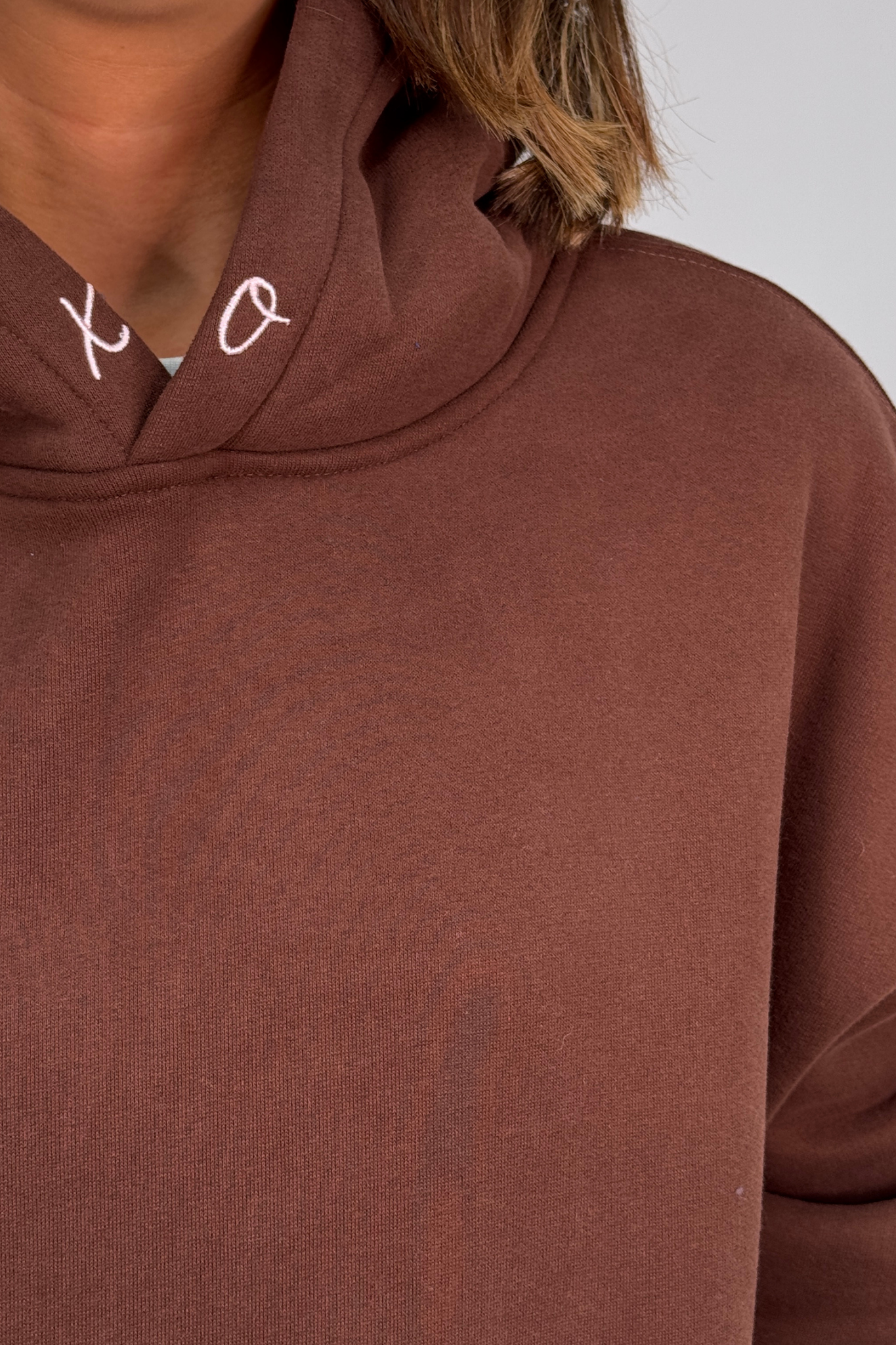 Love Laura Pullover Hoodie In Chocolate