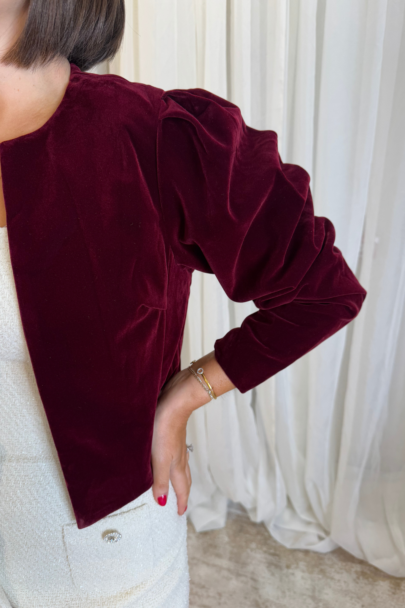 Daisy Crop Velvet Jacket In Bordeaux