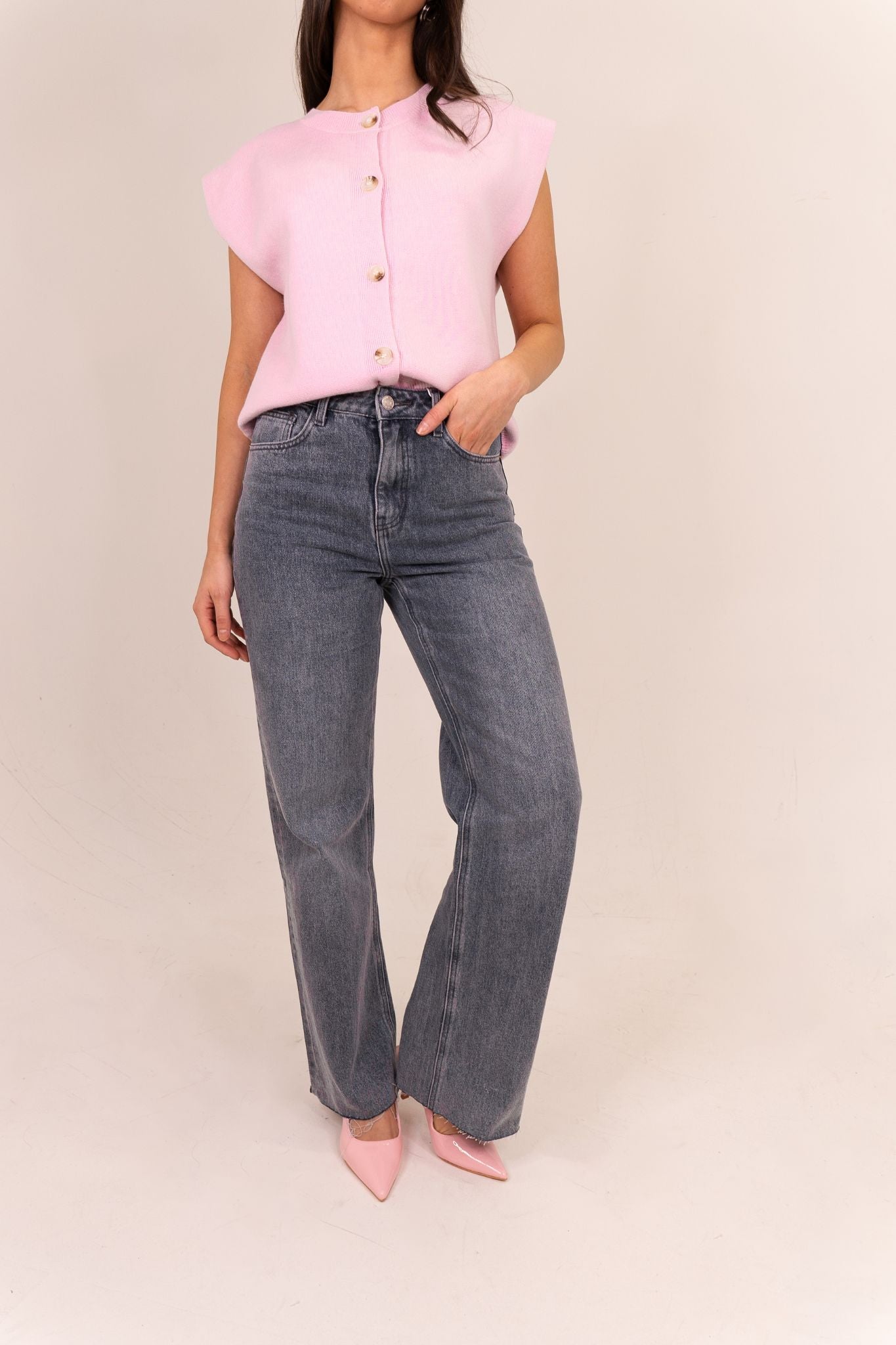 Cindy Frayed Straight Leg Jeans In Light Wash