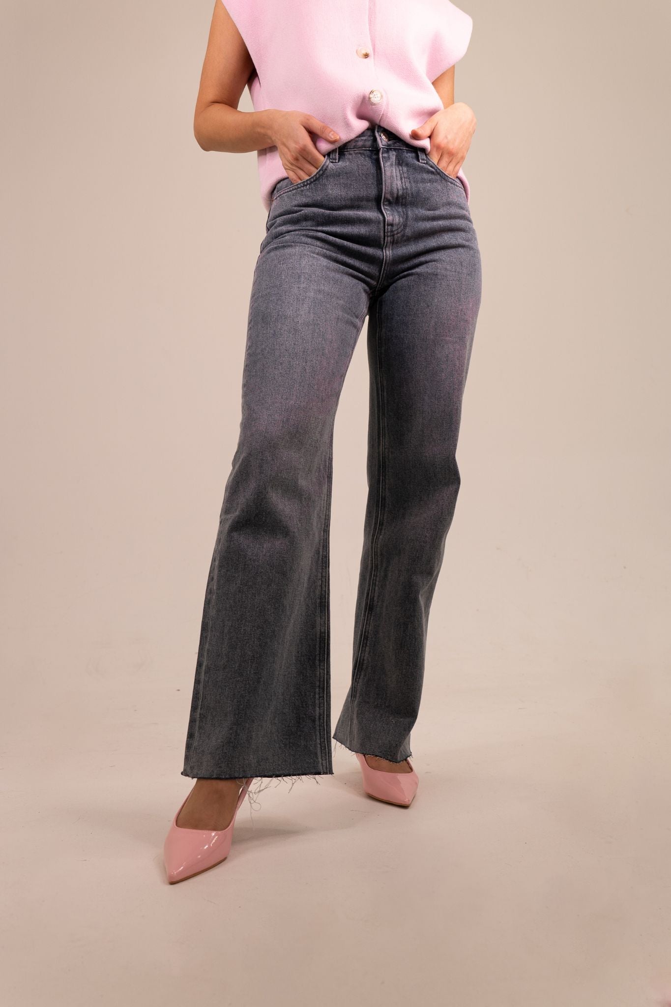 Cindy Frayed Straight Leg Jeans In Light Wash