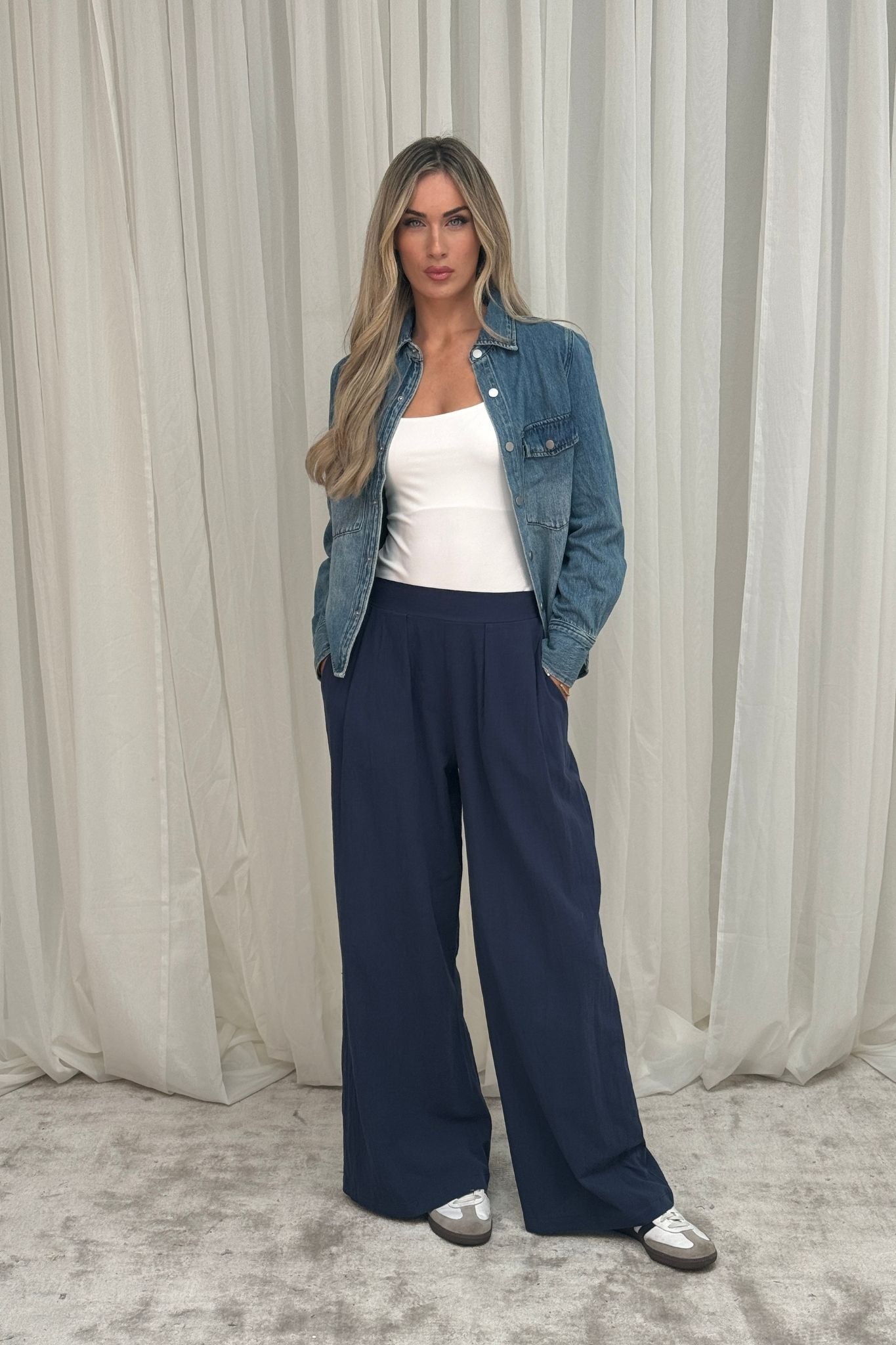 Millie Wide Leg Trousers In Navy