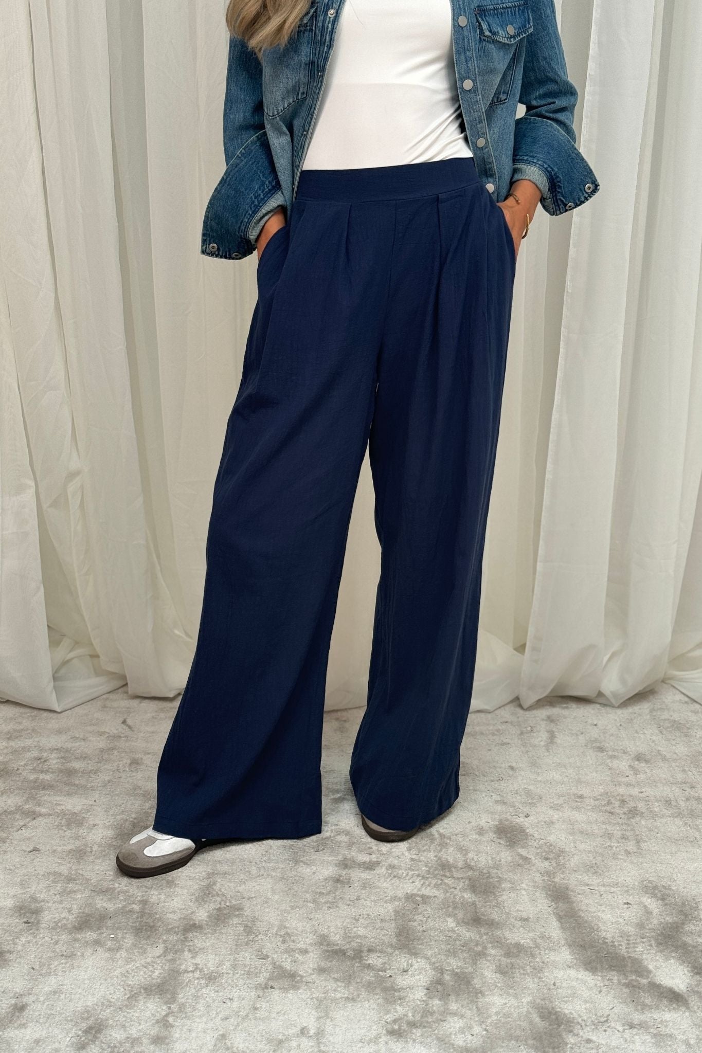 Millie Wide Leg Trousers In Navy