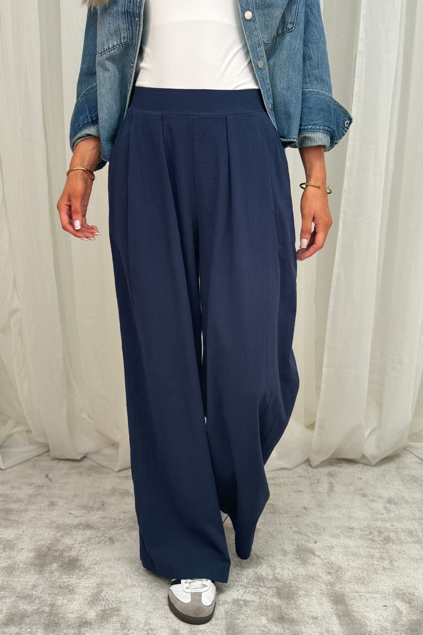 Millie Wide Leg Trousers In Navy