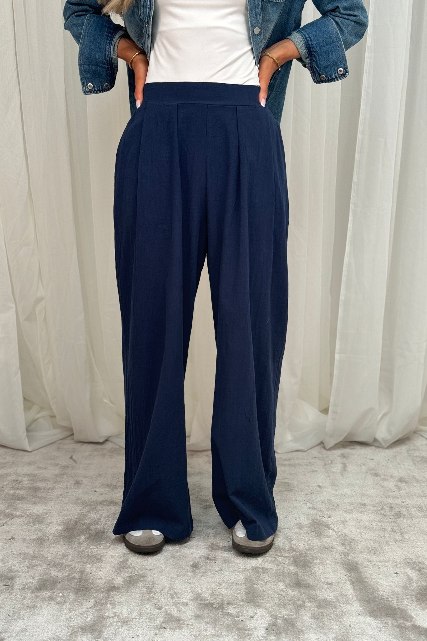 Millie Wide Leg Trousers In Navy