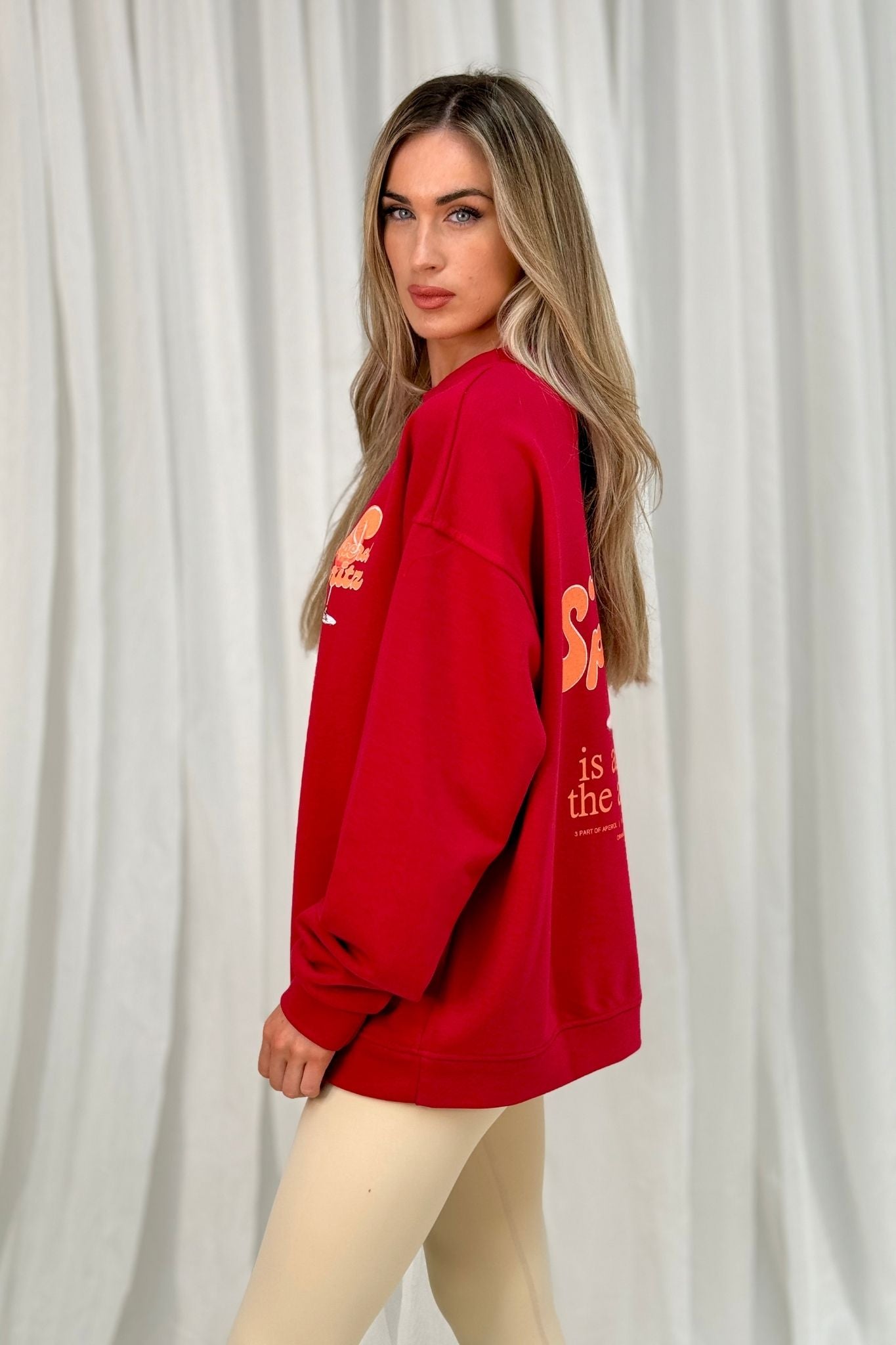 Melanie Cocktail Graphic Sweatshirt In Dark Red