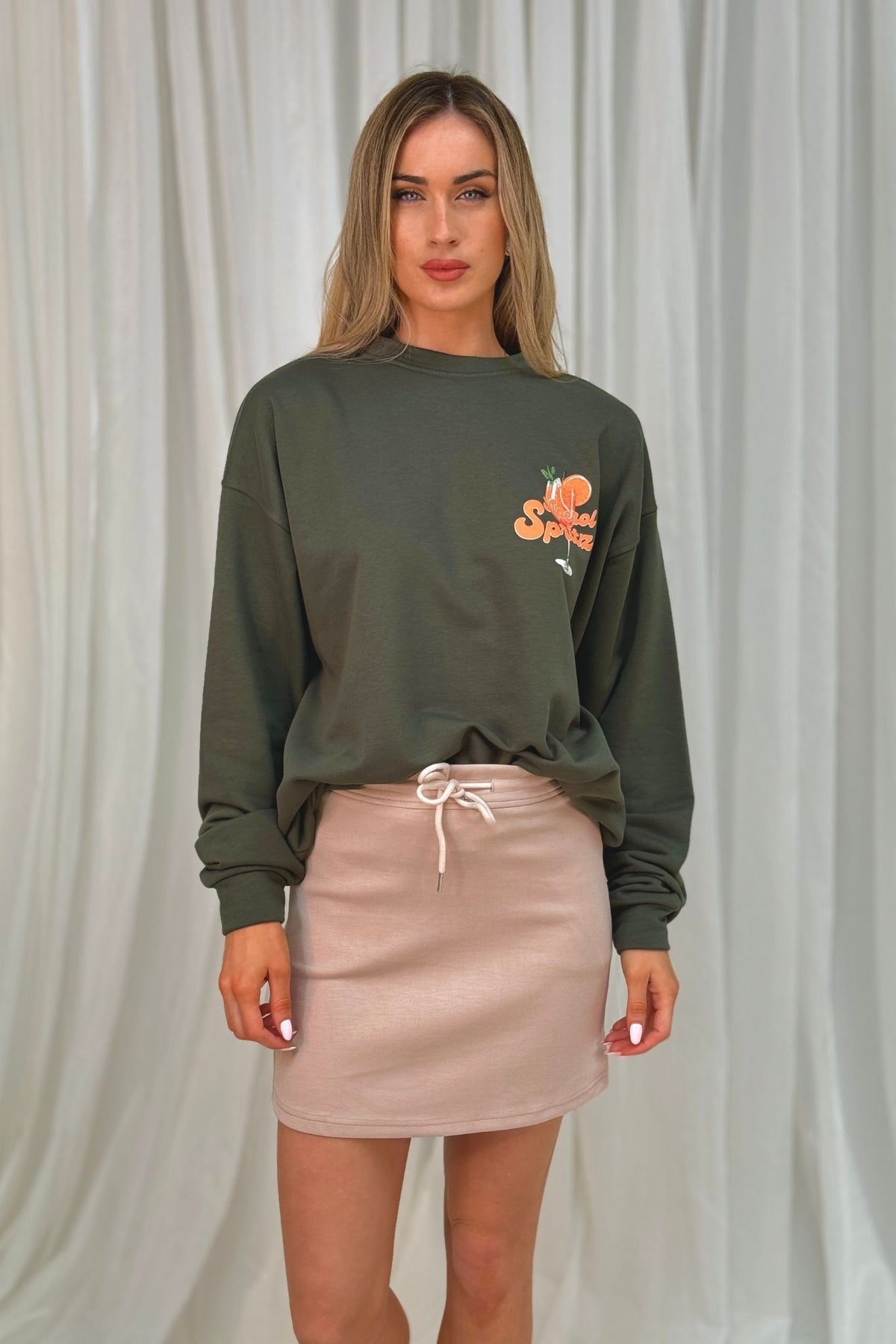 Melanie Cocktail Graphic Sweatshirt In Khaki