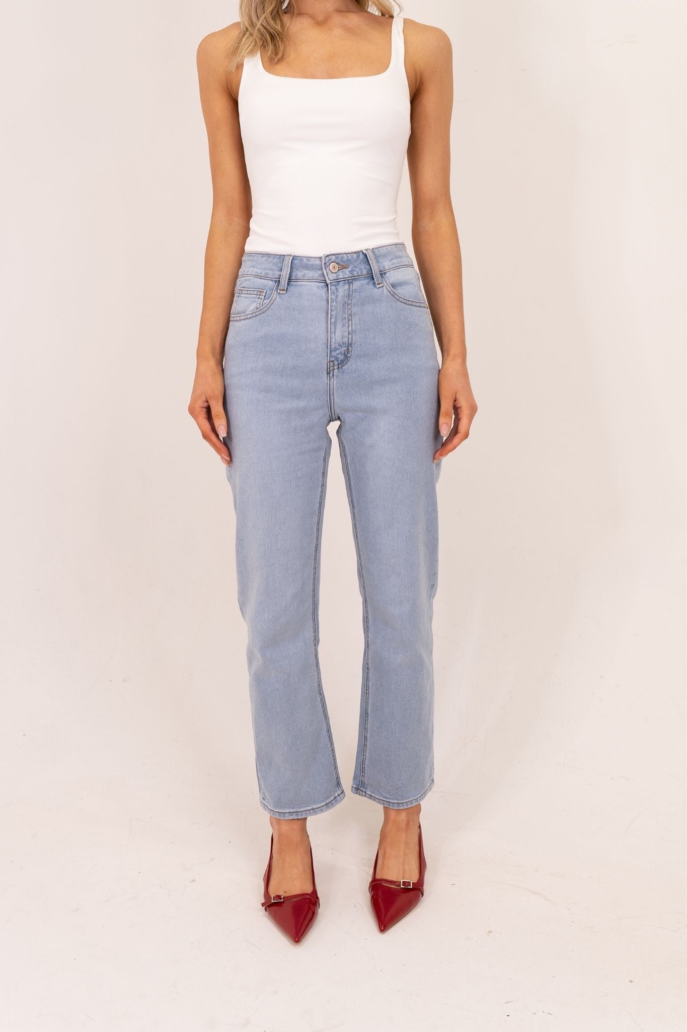 Cindy Straight Leg Jeans In Light Wash