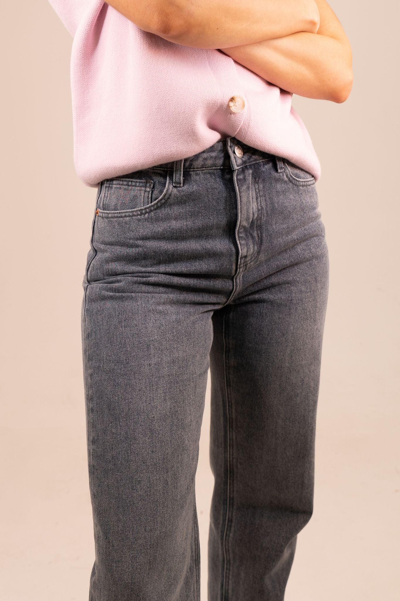 Cindy Frayed Straight Leg Jeans In Light Wash