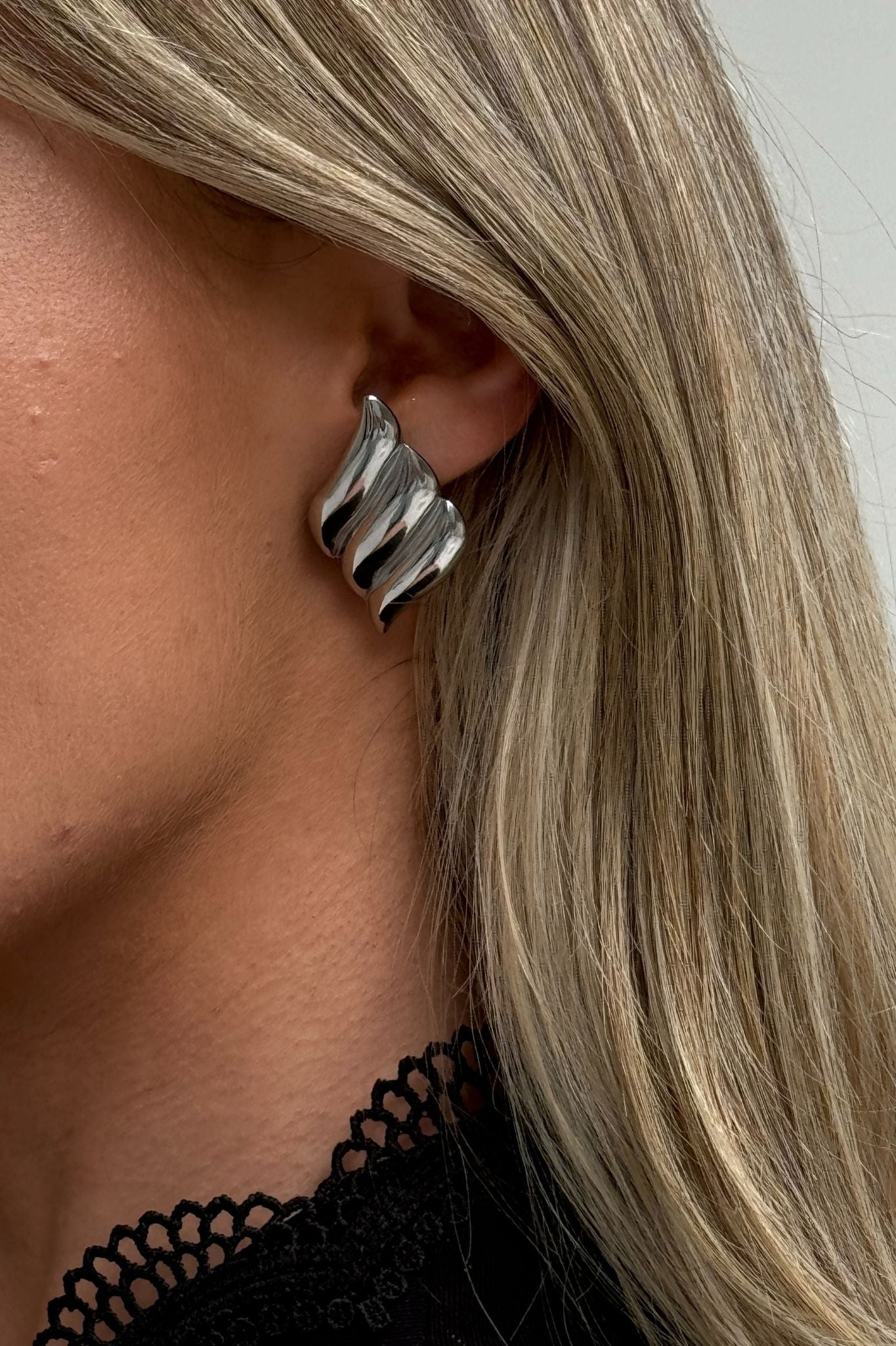 Mona Wing Earrings in Silver