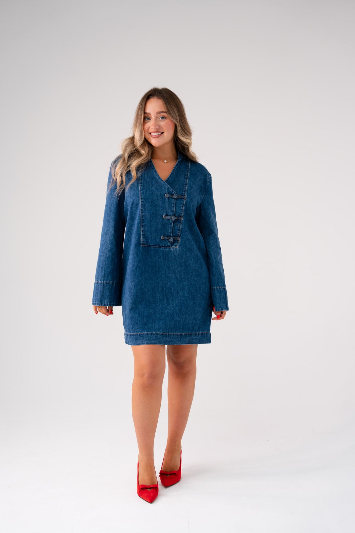 Cora Denim Shift Dress In Mid Wash