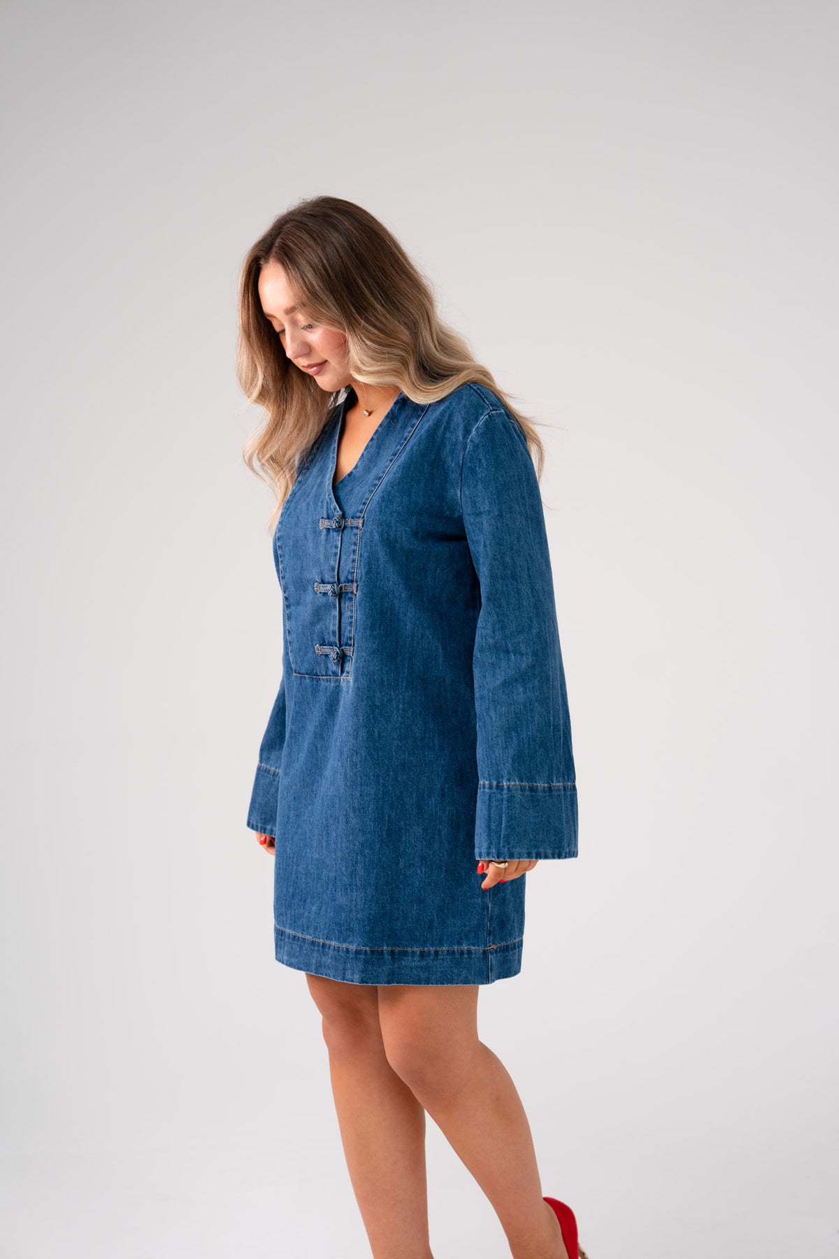 Cora Denim Shift Dress In Mid Wash
