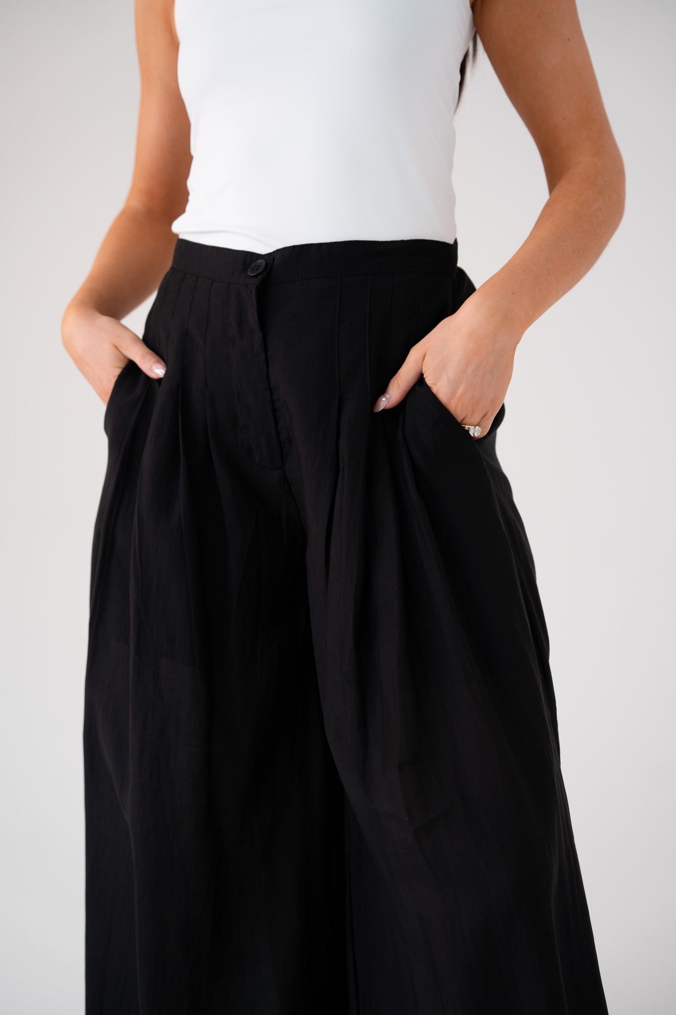 Iris Wide Leg Trousers In Black