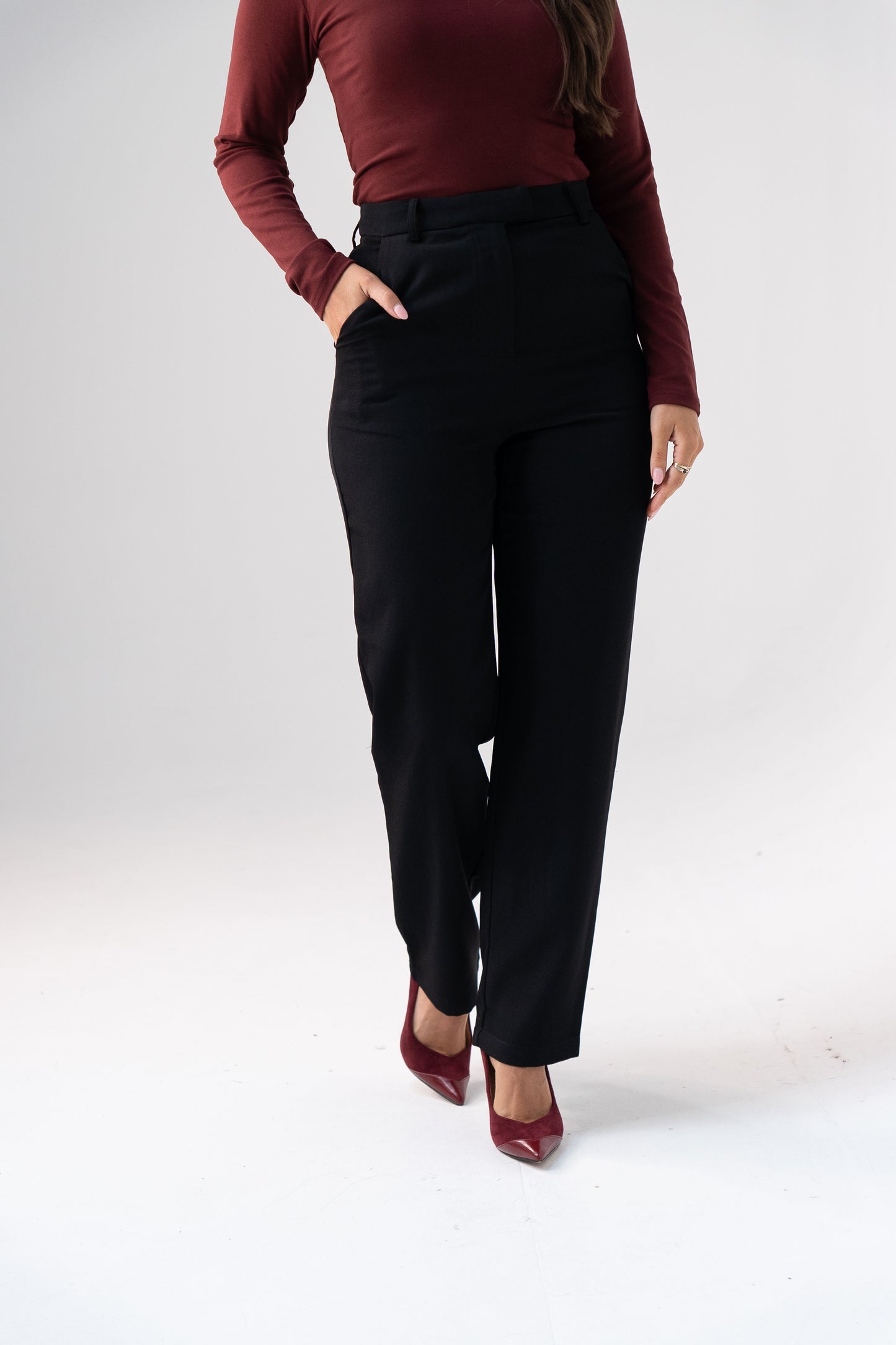 Love Laura Fitted Trousers In Black