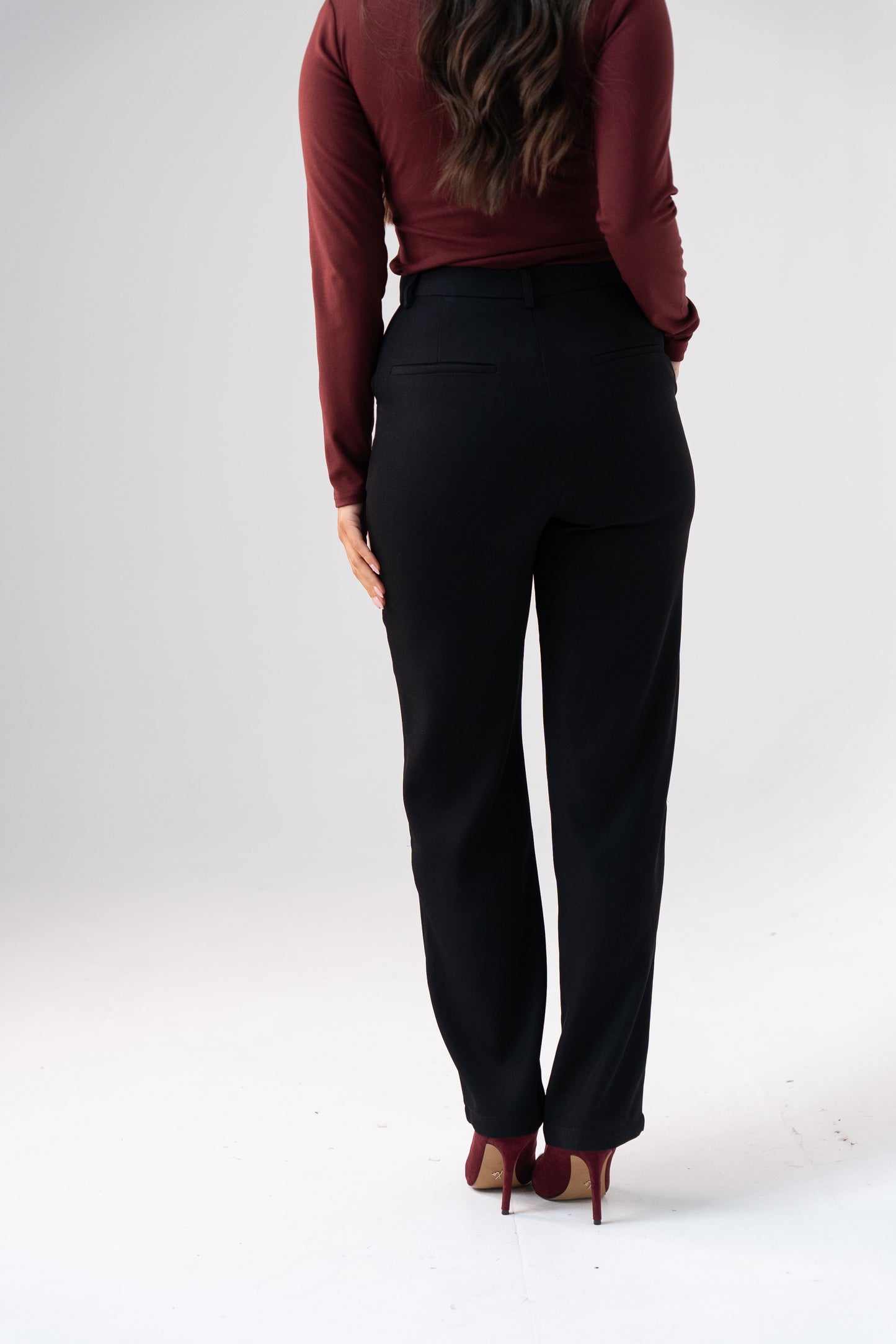 Love Laura Fitted Trousers In Black
