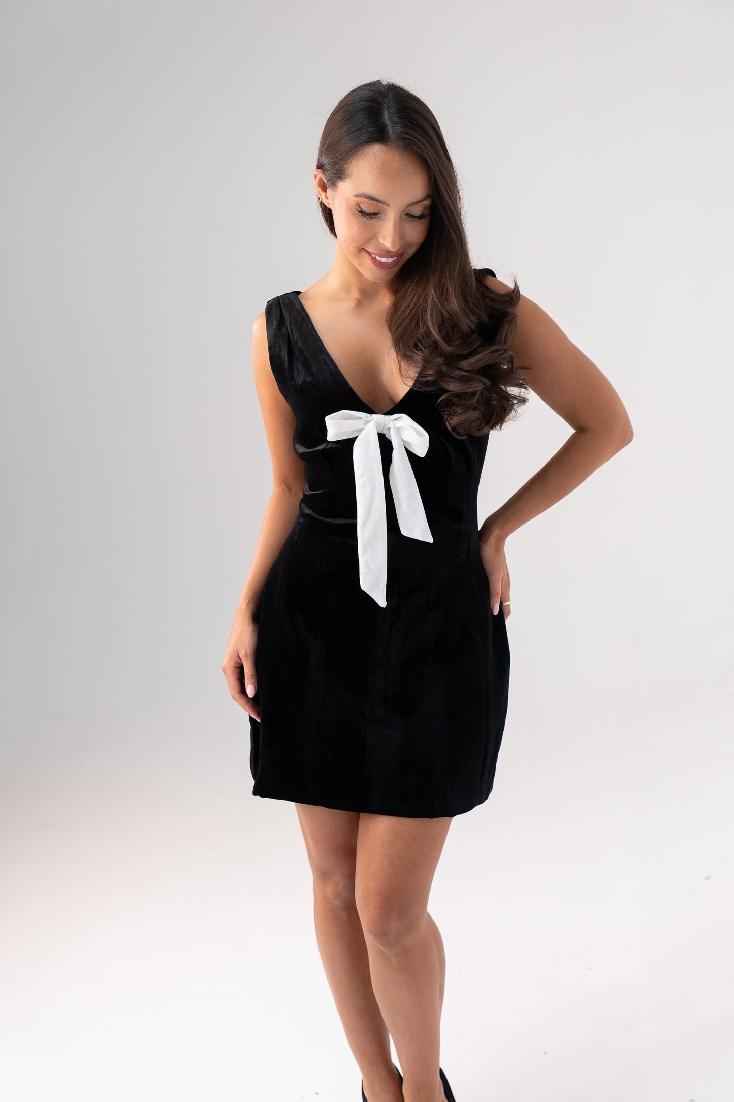 Love Laura Cream Bow Velvet Dress In Black