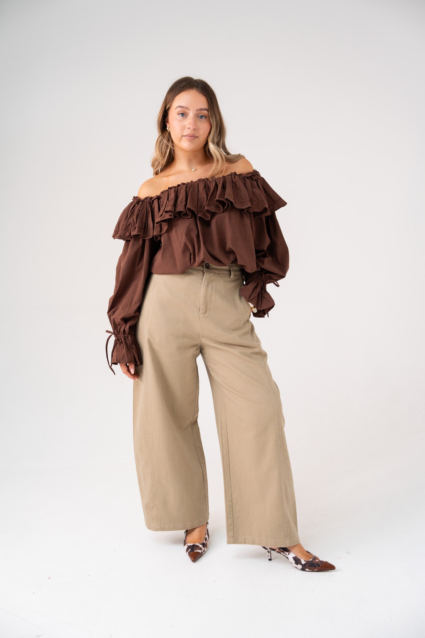 Kiera Barrell Trousers In Beige