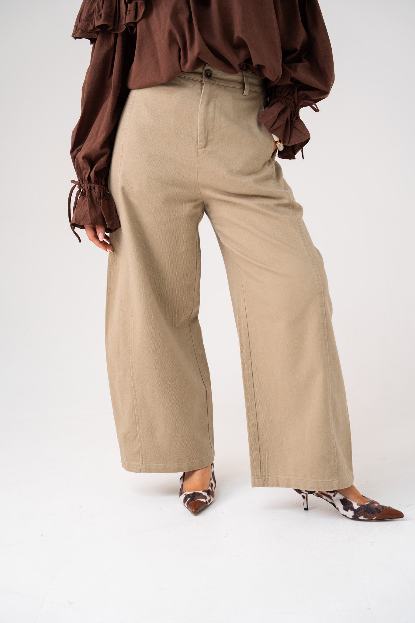 Kiera Barrell Trousers In Beige