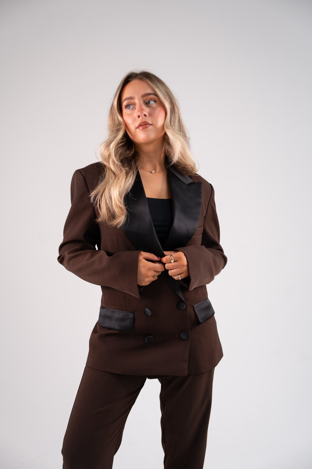 Love Laura Tuxedo Power Blazer In Chocolate