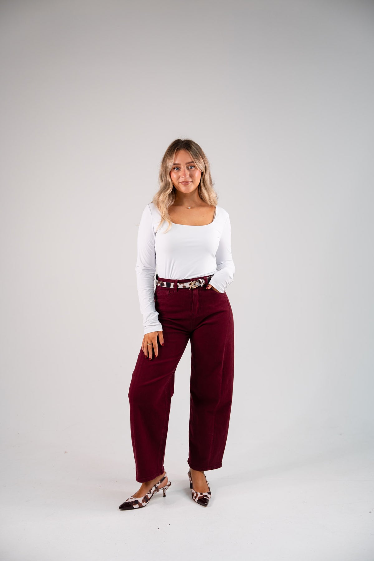 Love Laura Carrot Barrell Jeans In Burgundy