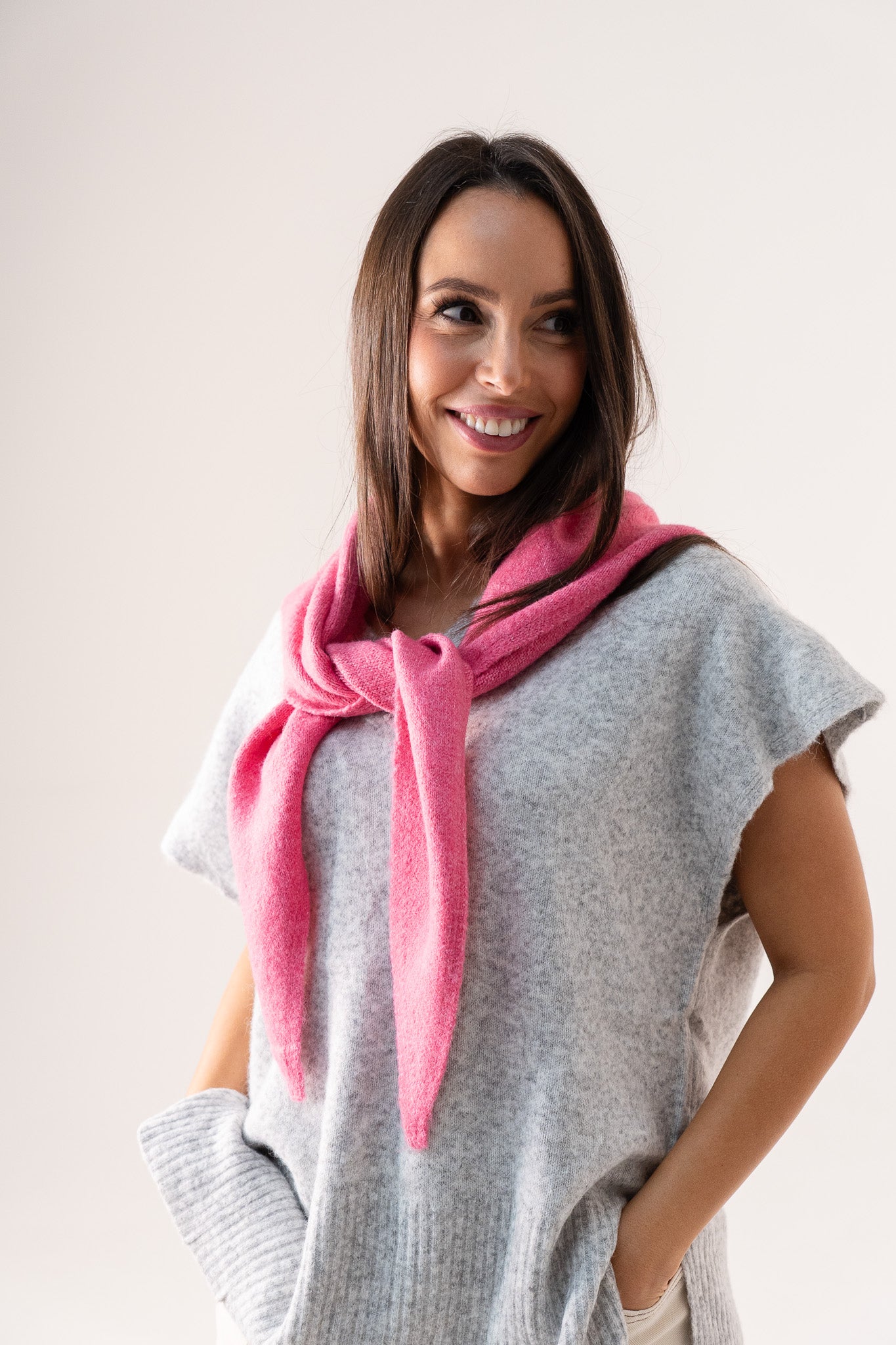 Kendra Knit Neck Scarf In Fuchsia