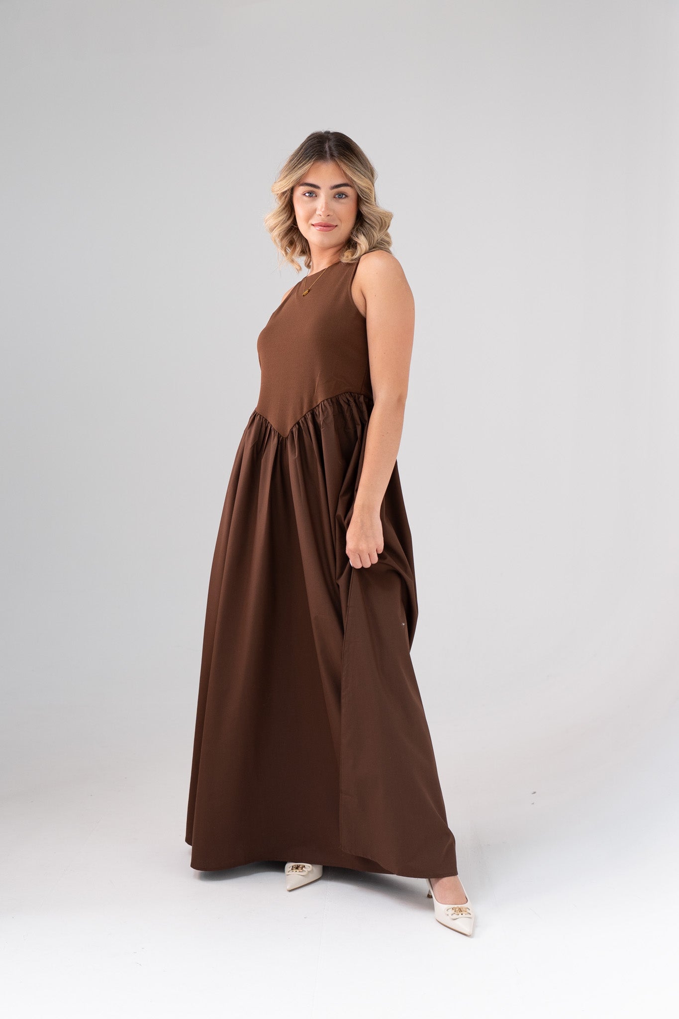 Maddie Sleeveless Dress In Chocolate
