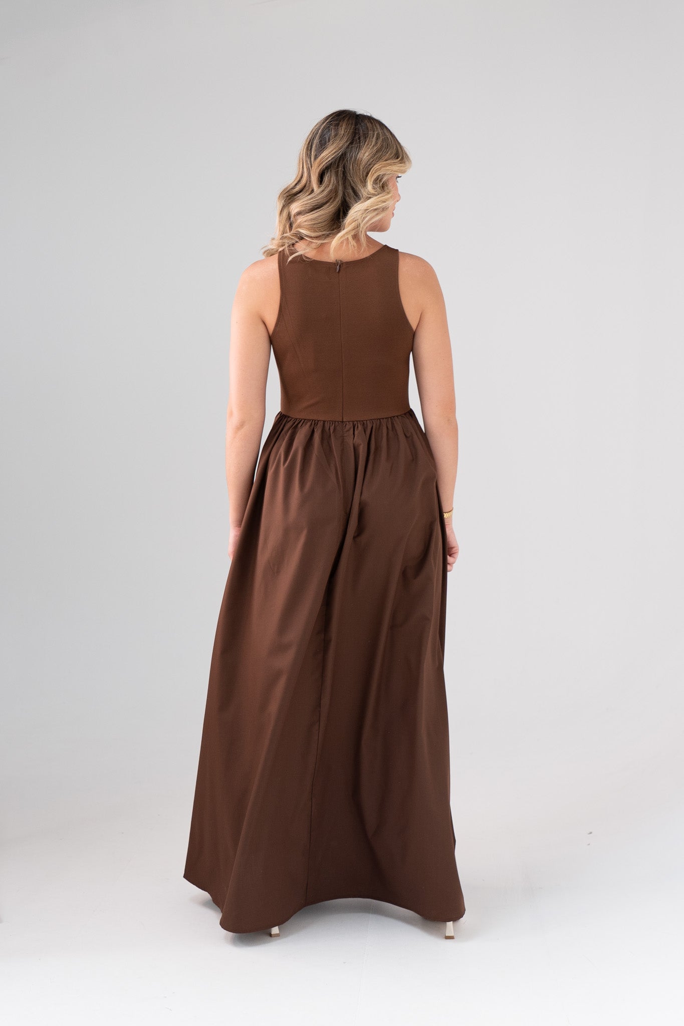 Maddie Sleeveless Dress In Chocolate