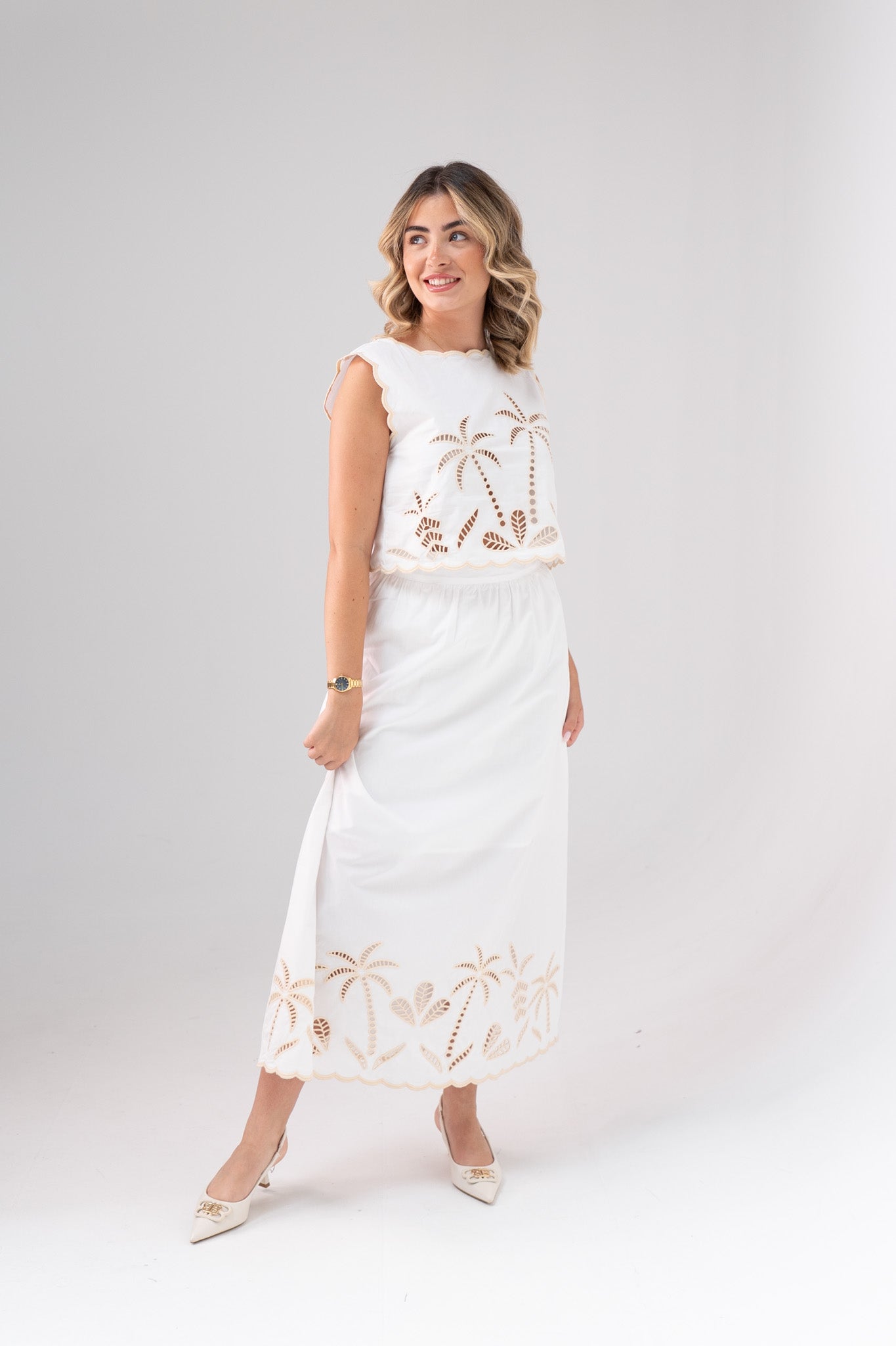 Holly Embroidered Palm Top In White