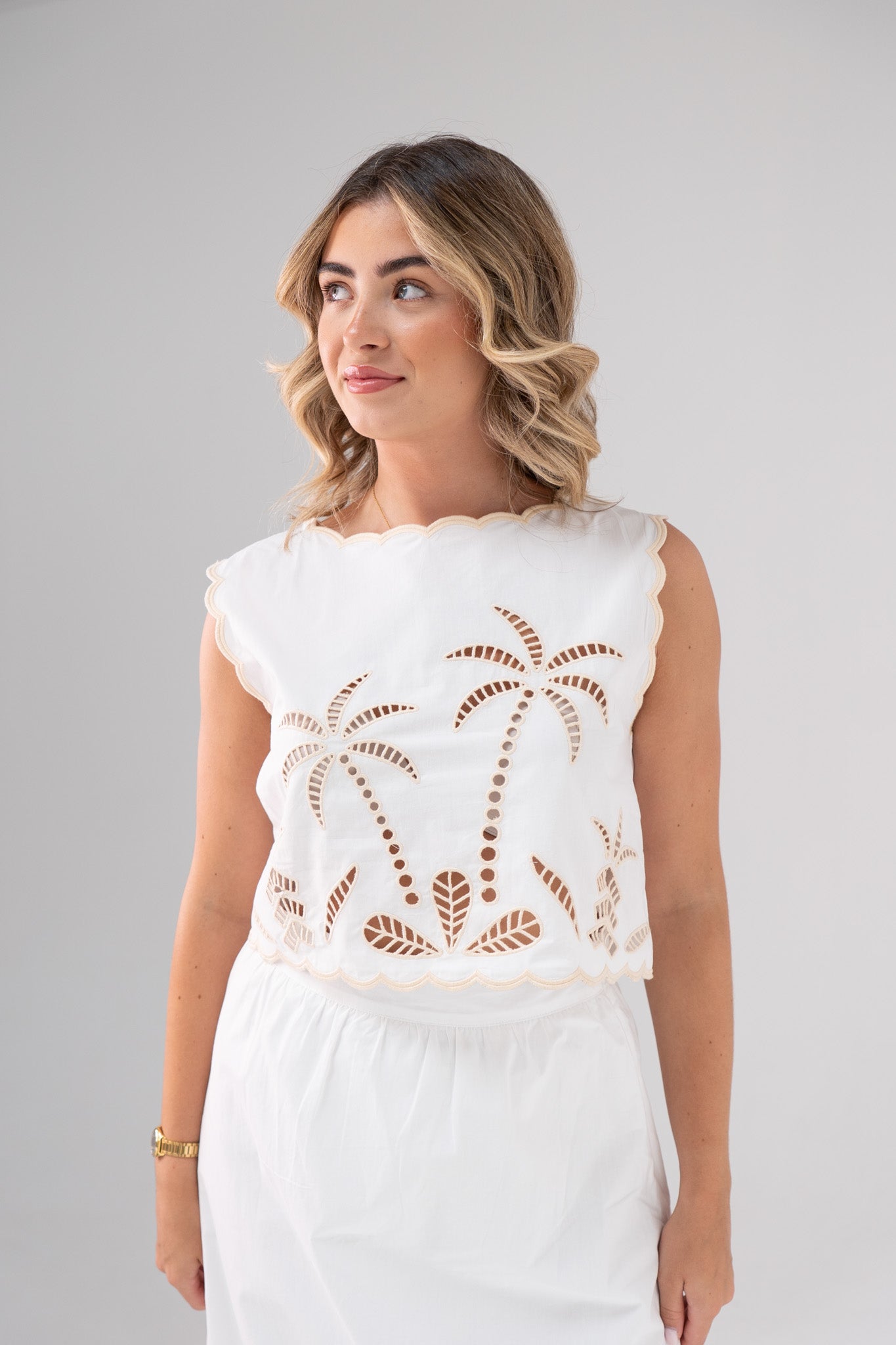Holly Embroidered Palm Top In White