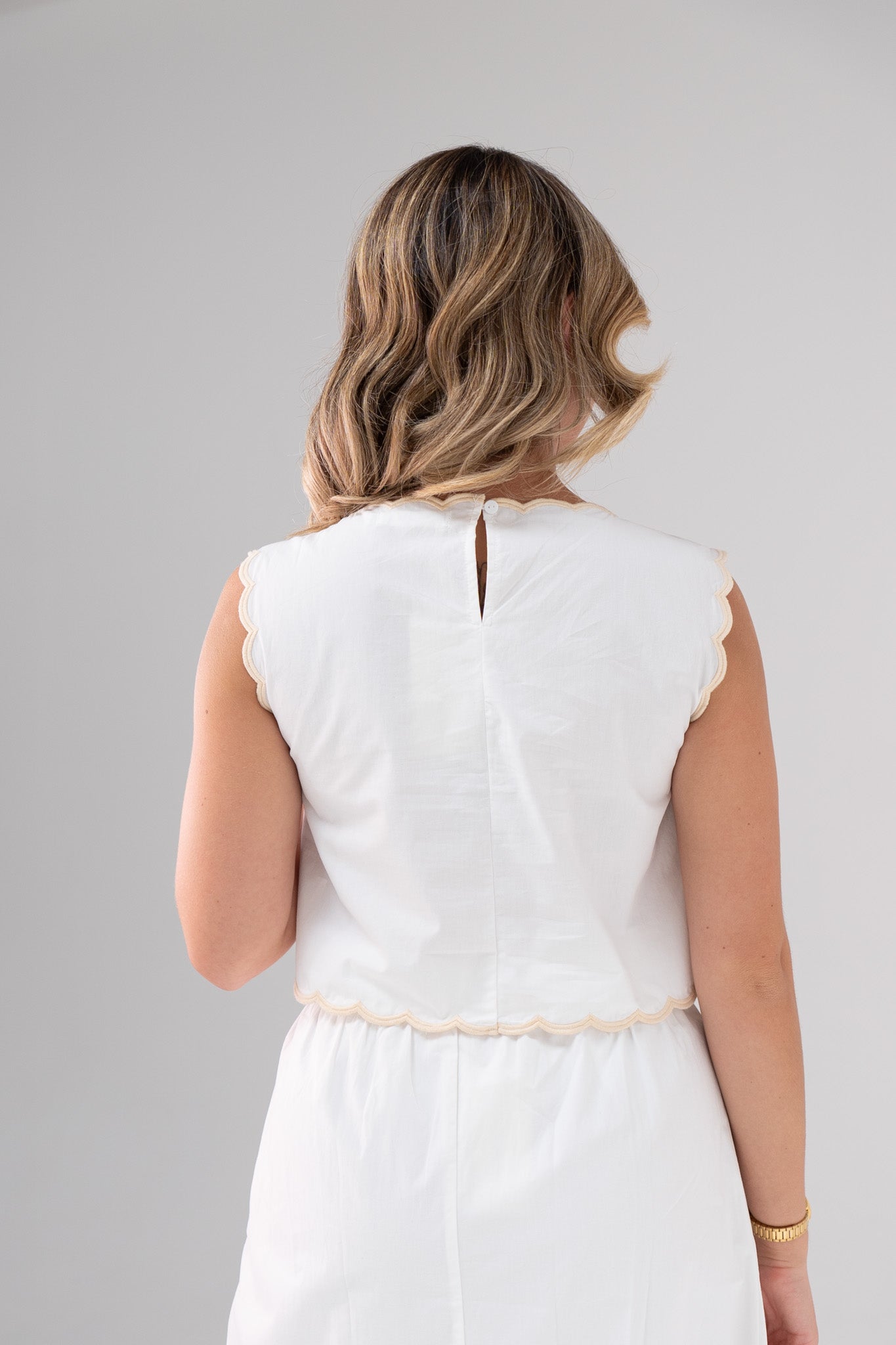 Holly Embroidered Palm Top In White