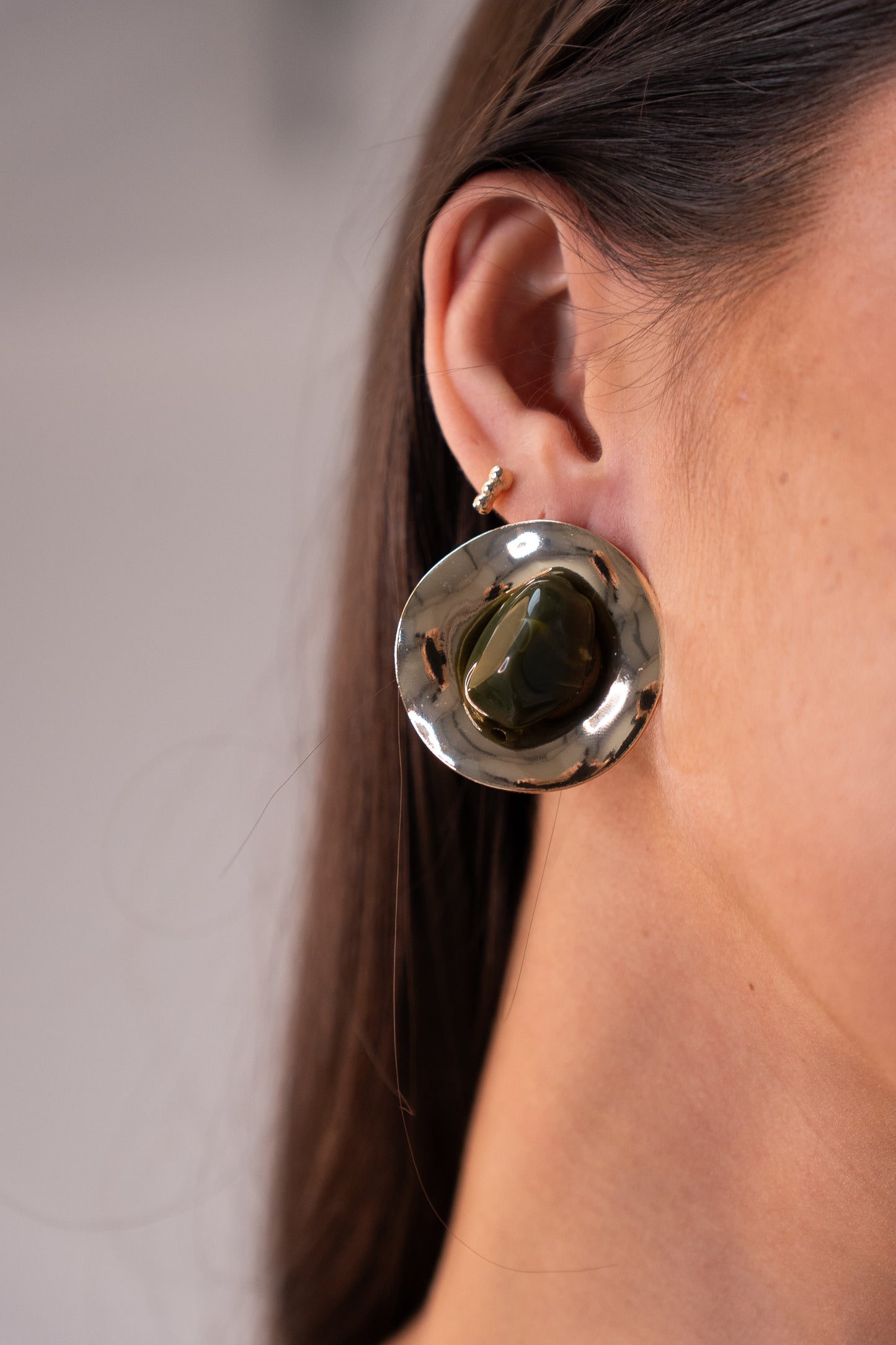 Polly Stone Centre Earrings In Olive