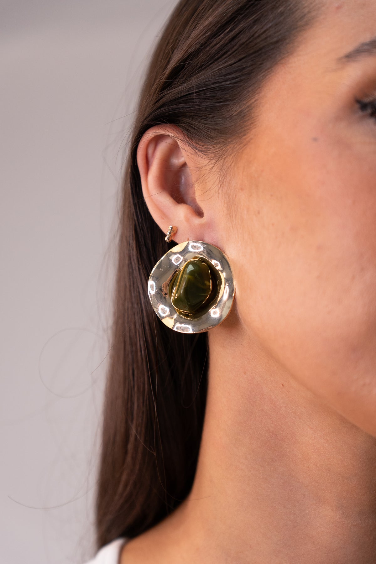 Polly Stone Centre Earrings In Olive