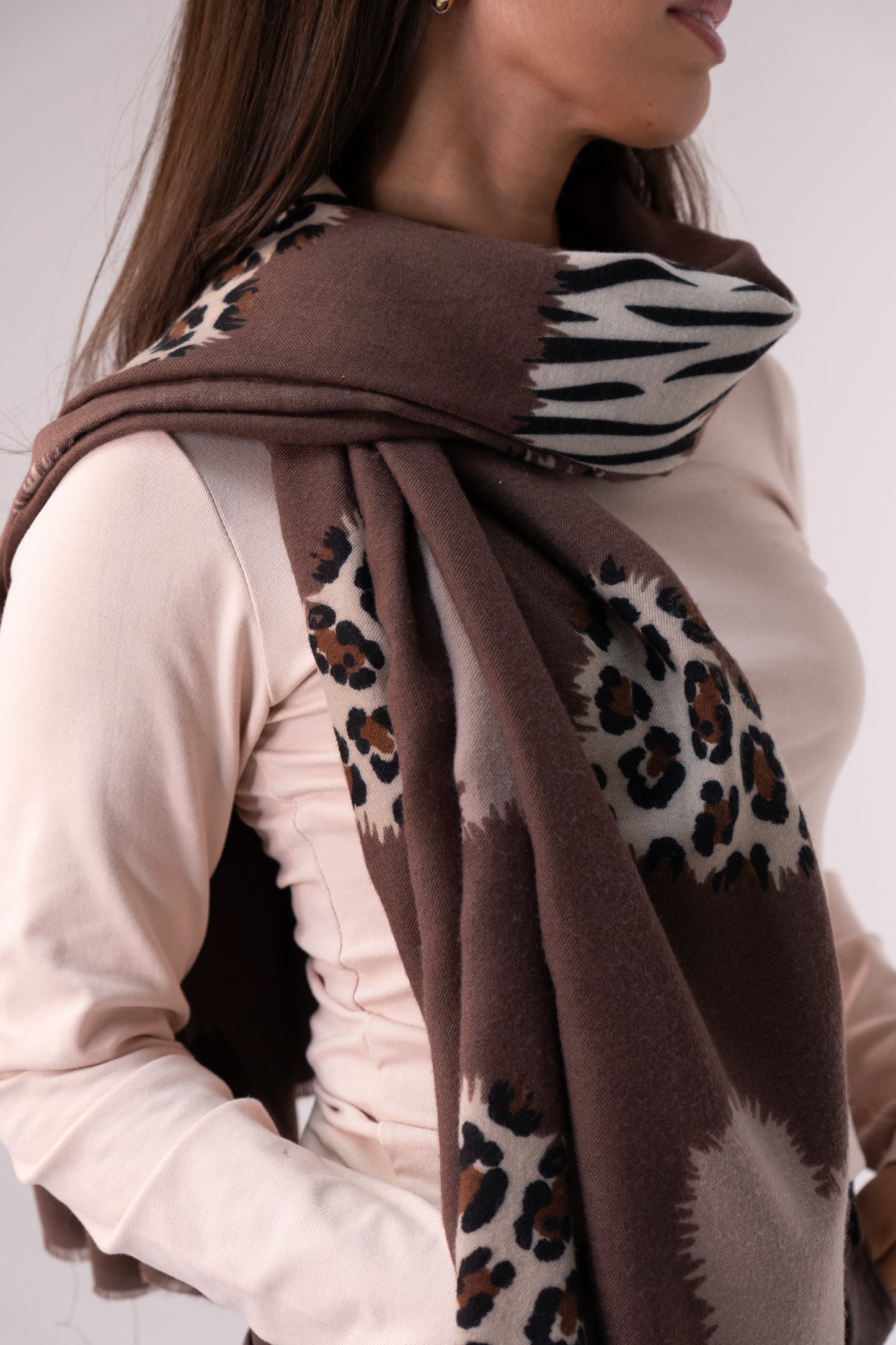 Polly Contrast Heart Scarf In Chocolate