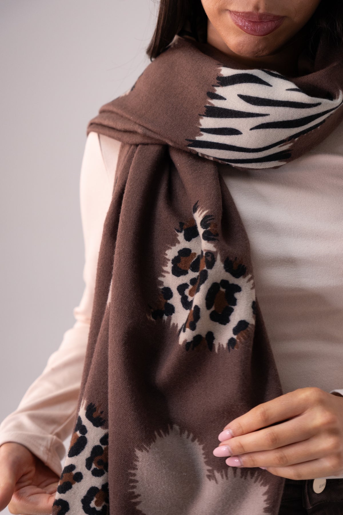 Polly Contrast Heart Scarf In Chocolate