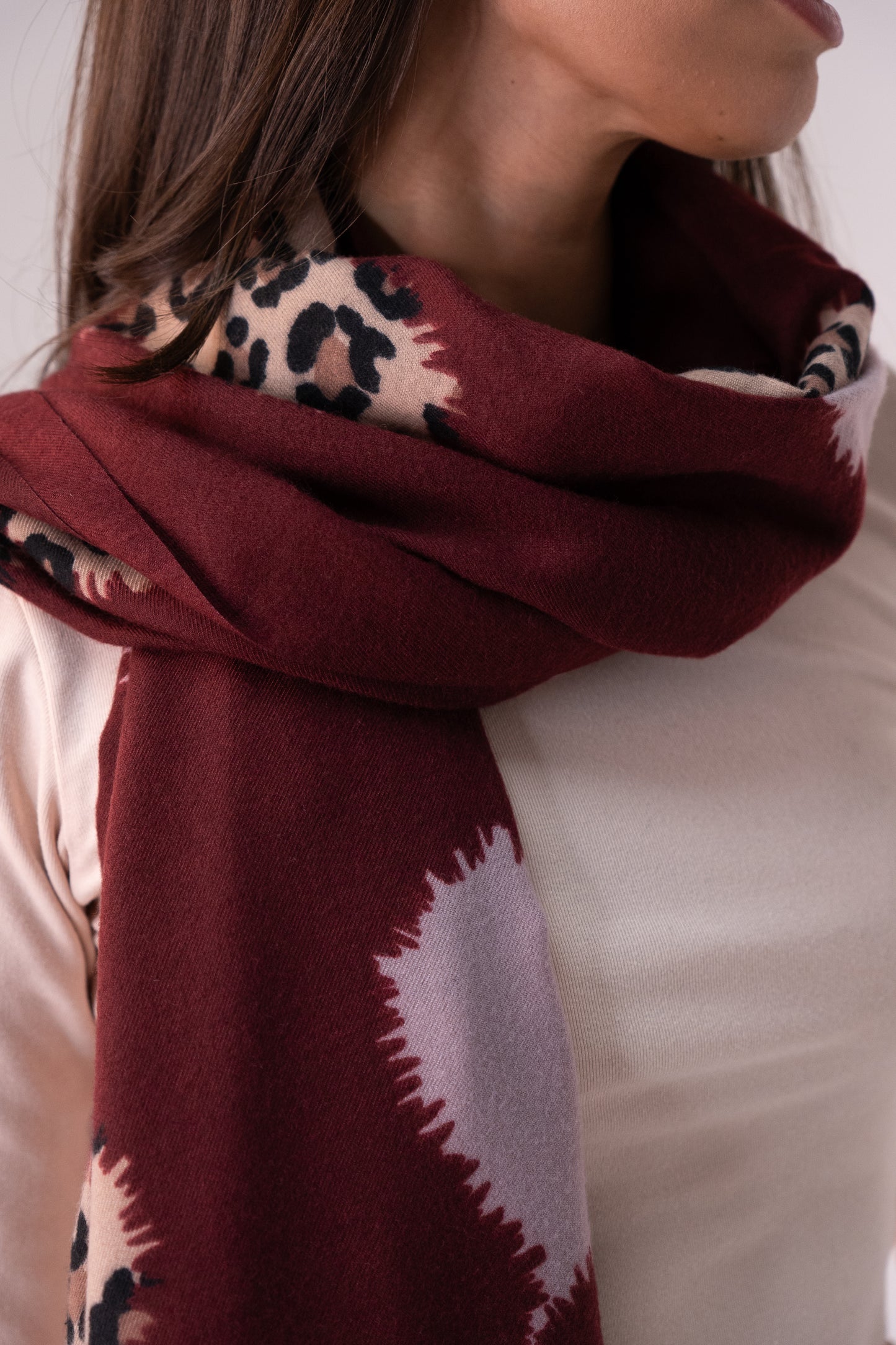 Polly Contrast Heart Scarf In Wine