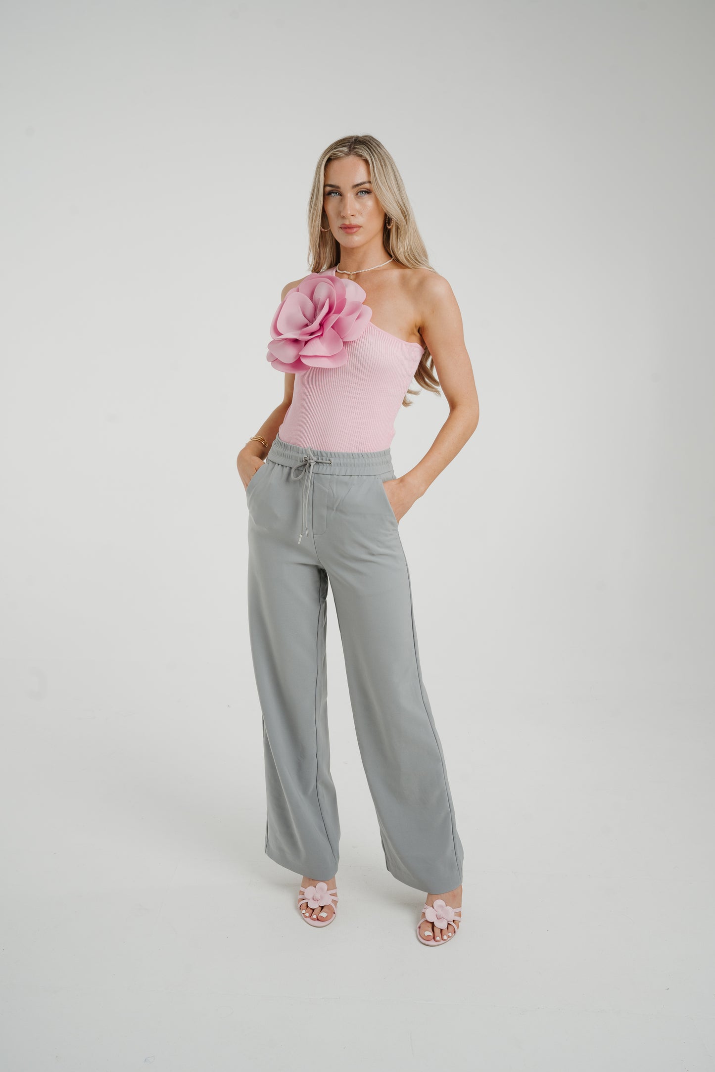 Freya Wide Leg Trouser In Grey