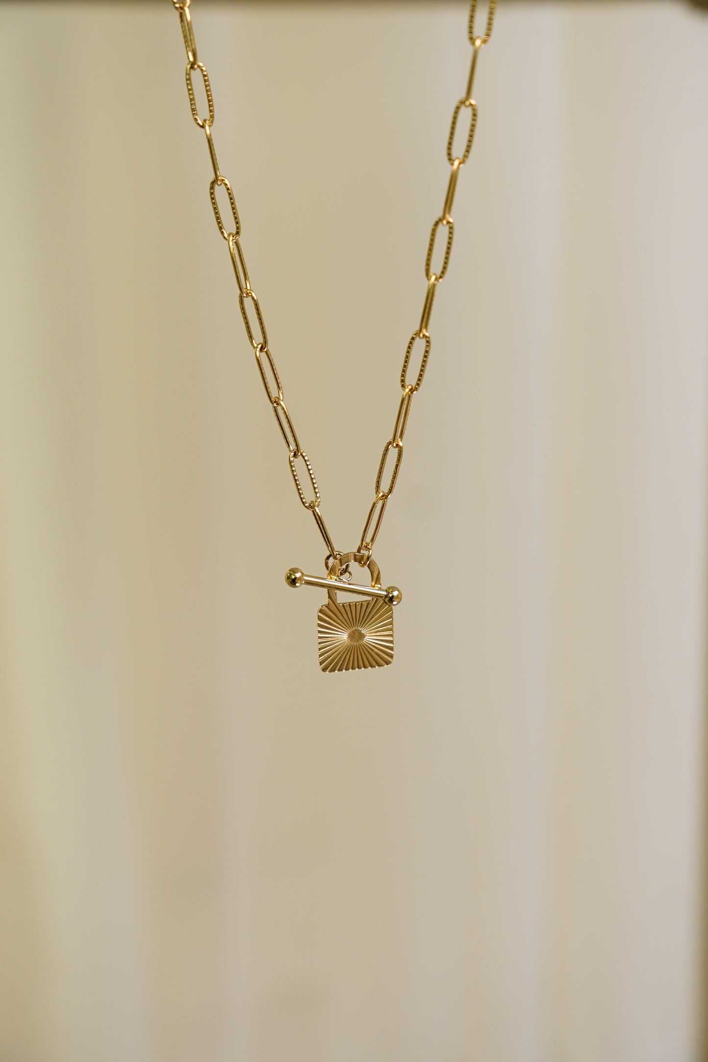 Olive Square Pendant Necklace In Gold