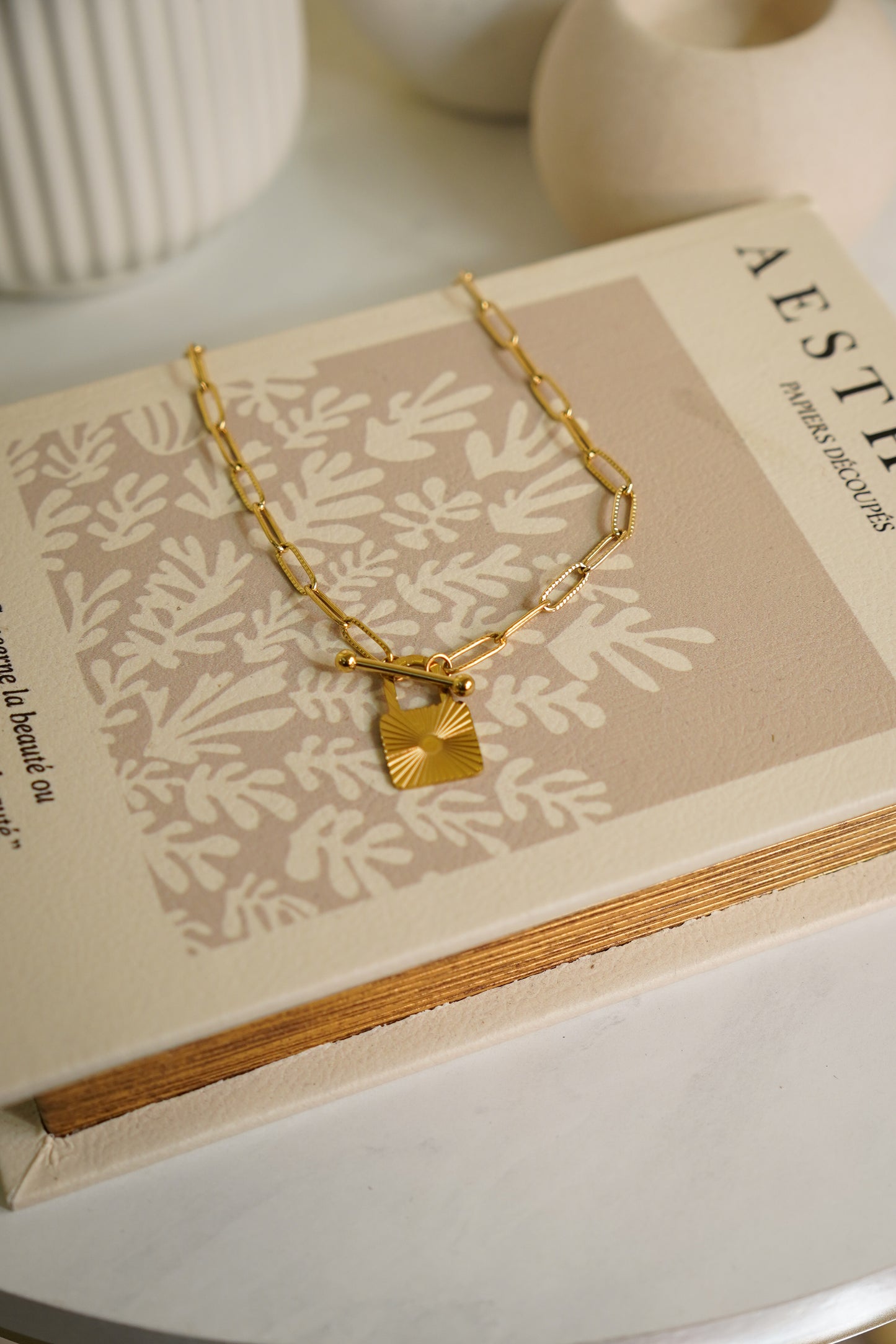 Olive Square Pendant Necklace In Gold