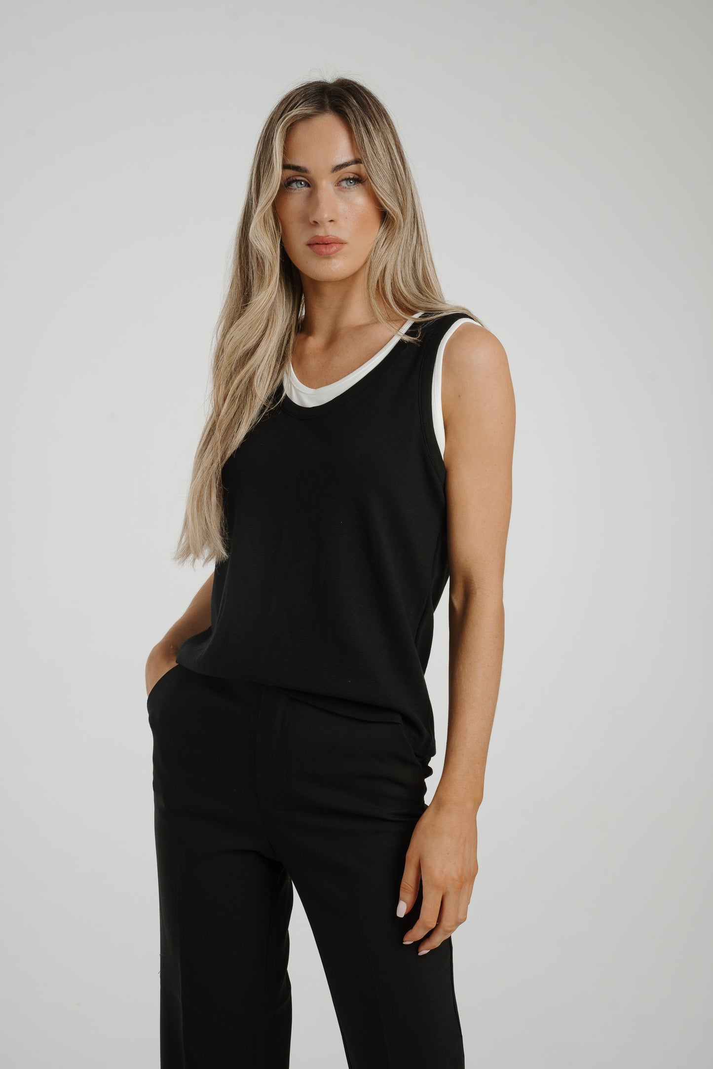 Holly Contrast Trim Vest In Black