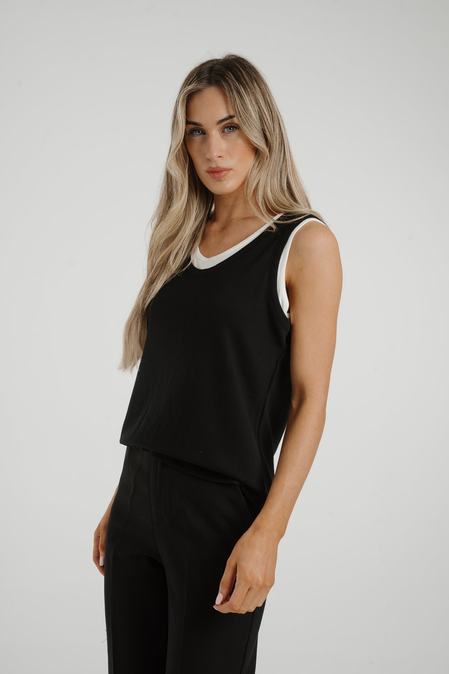 Holly Contrast Trim Vest In Black