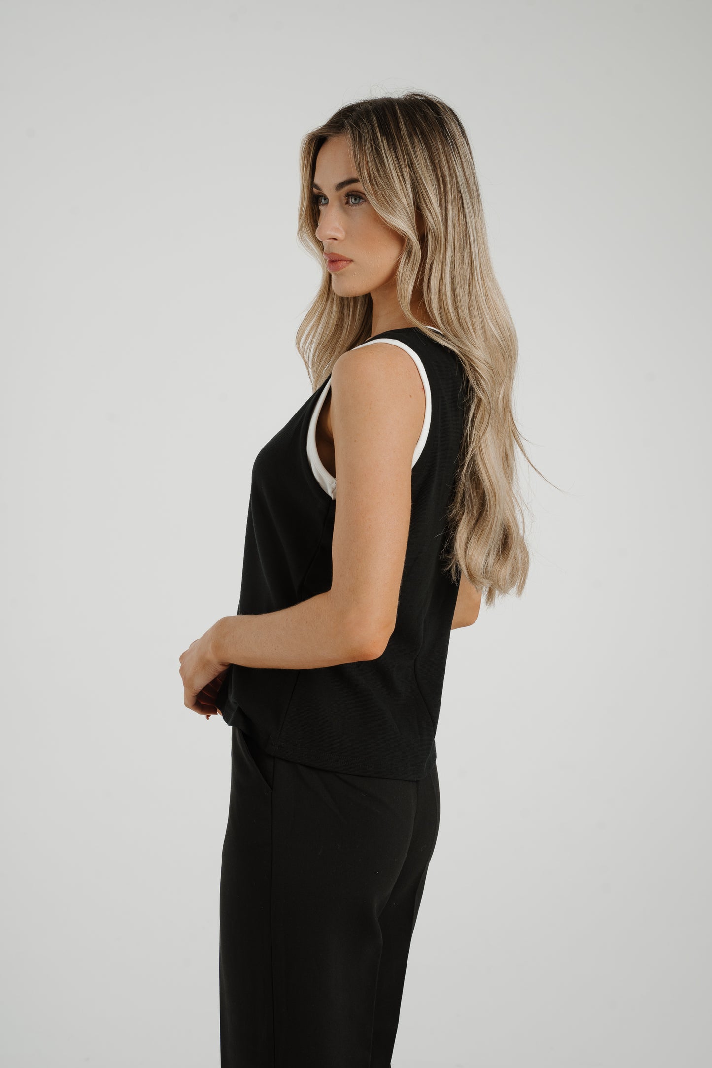 Holly Contrast Trim Vest In Black