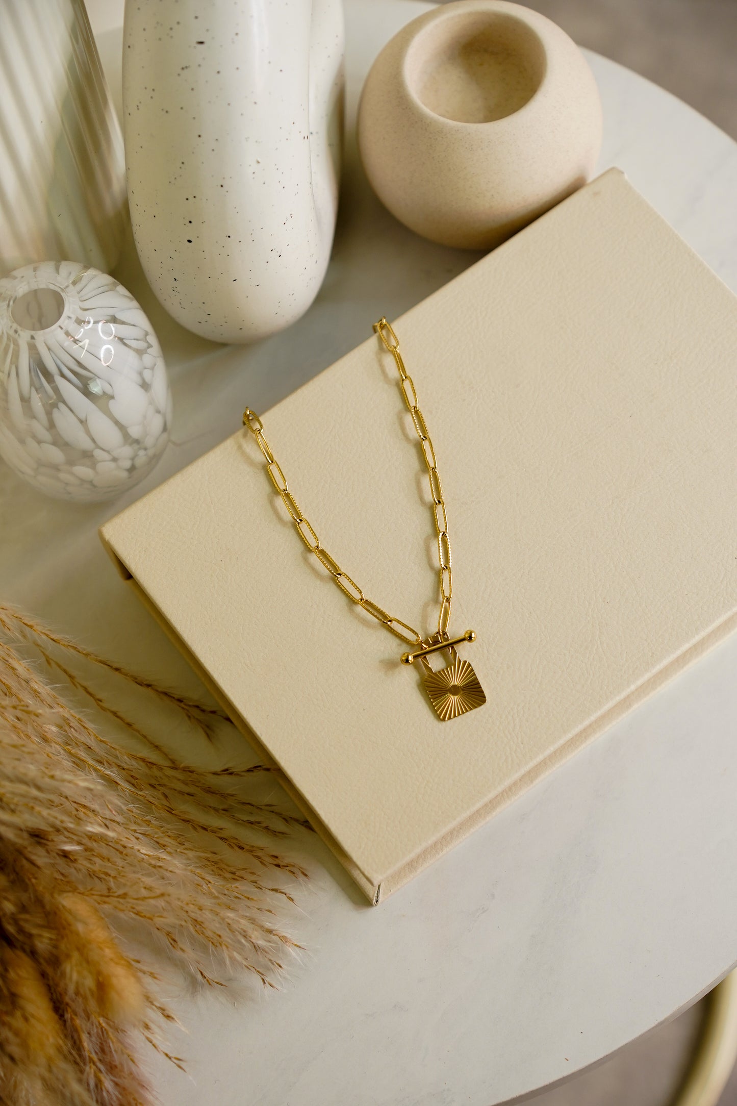 Olive Square Pendant Necklace In Gold