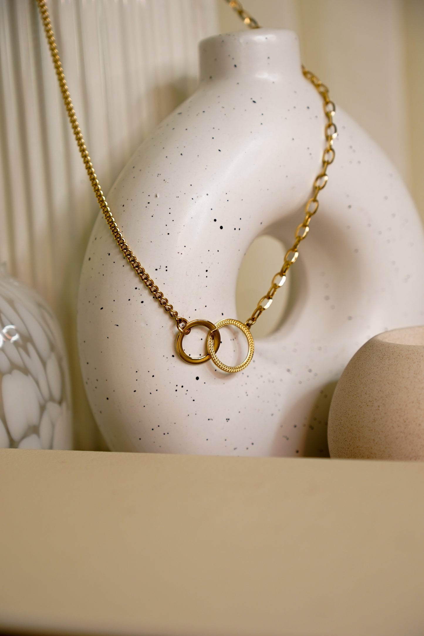 Olive Textured Circle Necklace In Gold