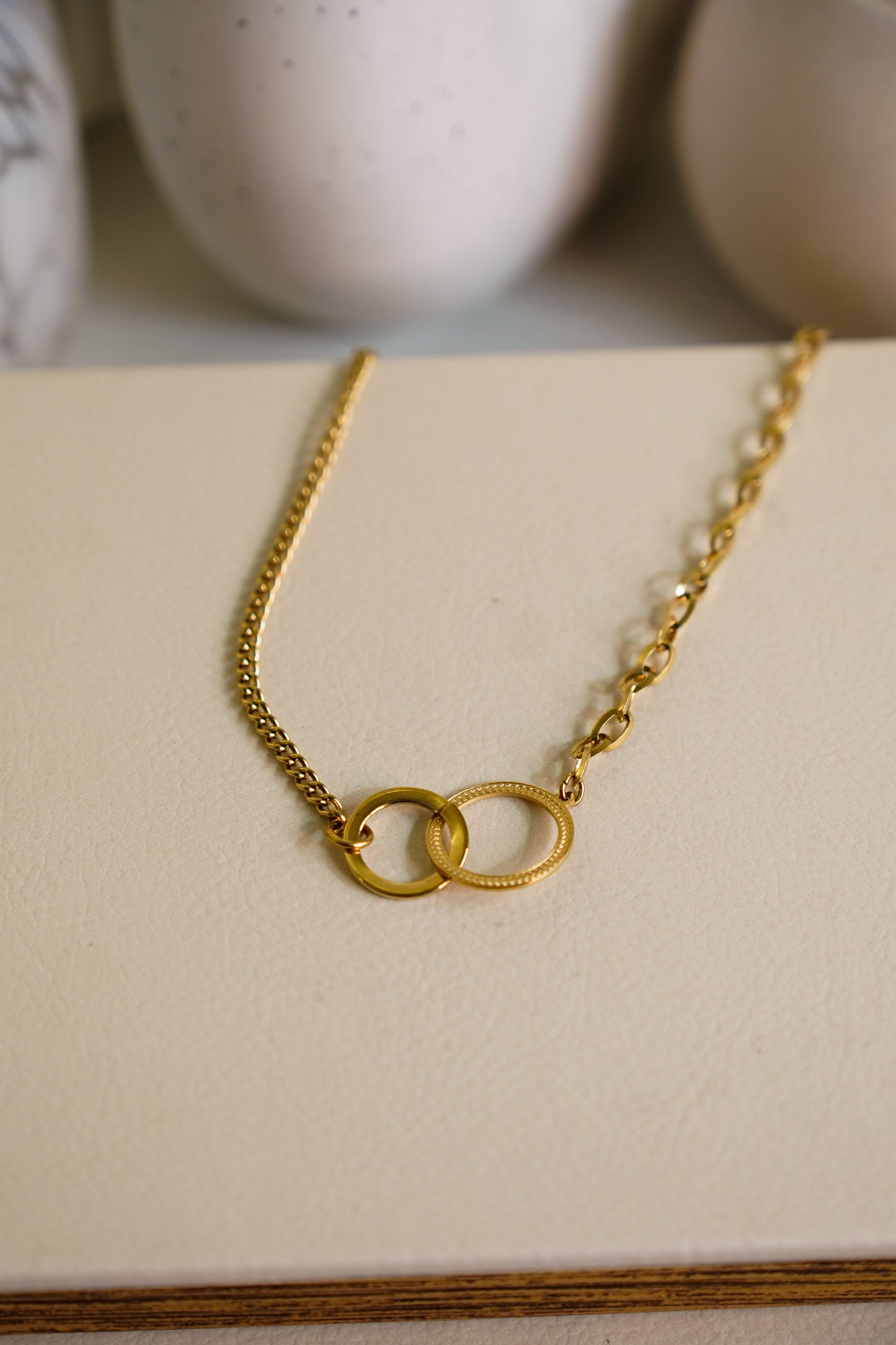 Olive Textured Circle Necklace In Gold