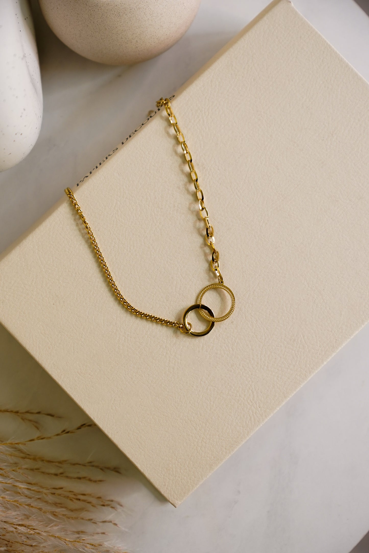 Olive Textured Circle Necklace In Gold