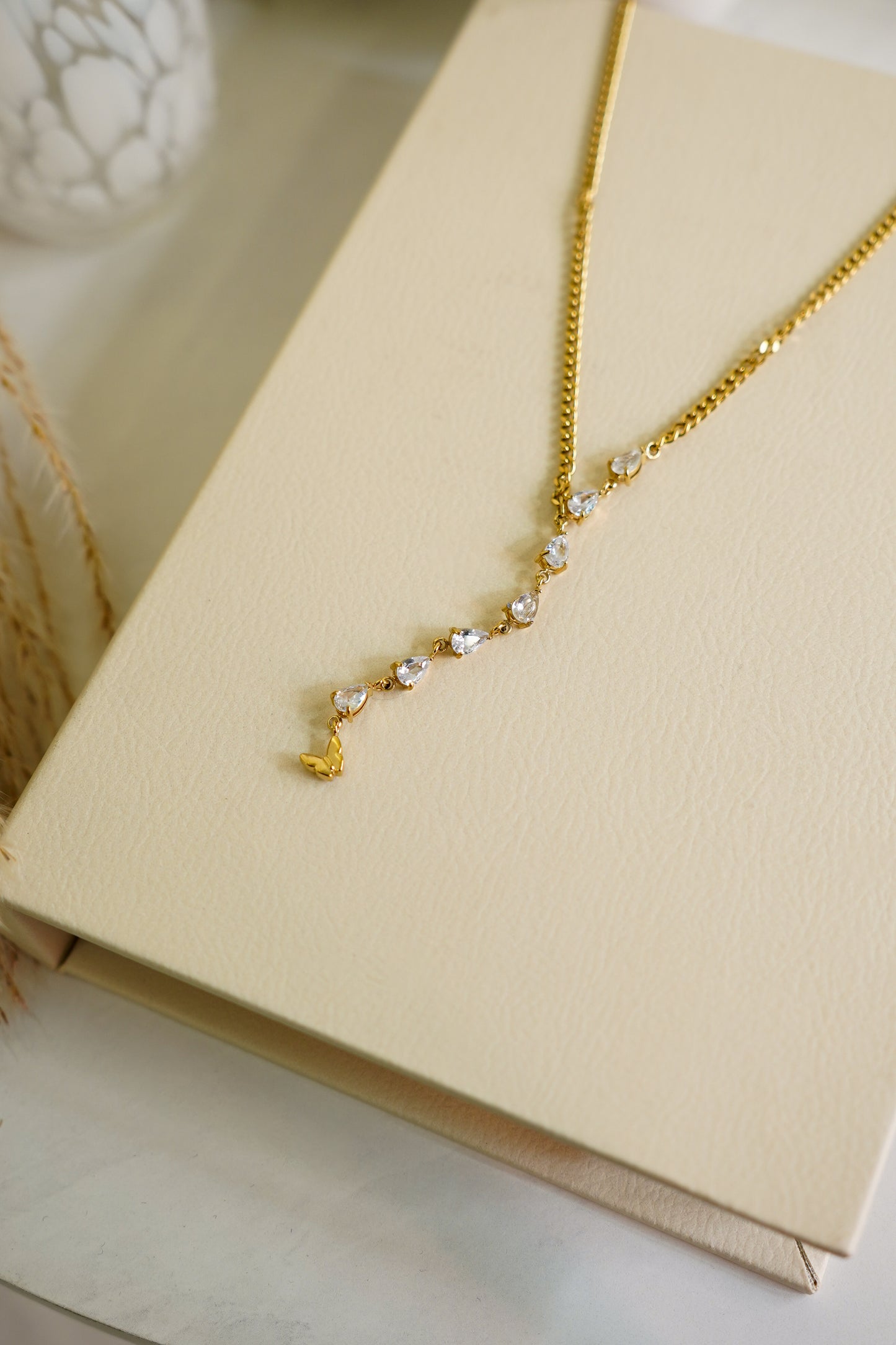 Olive Teardrop Diamanté Necklace In Gold