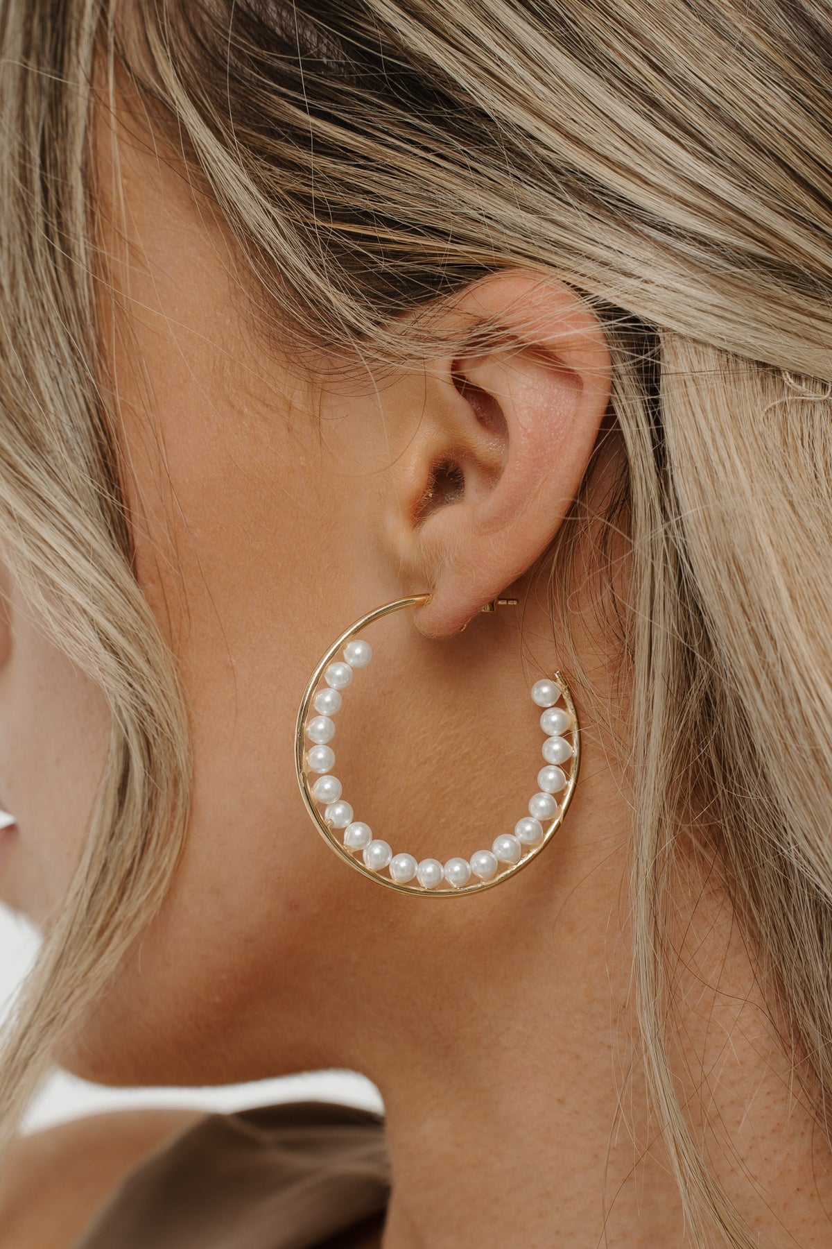 Petra Hoop Pearl Earrings In Gold