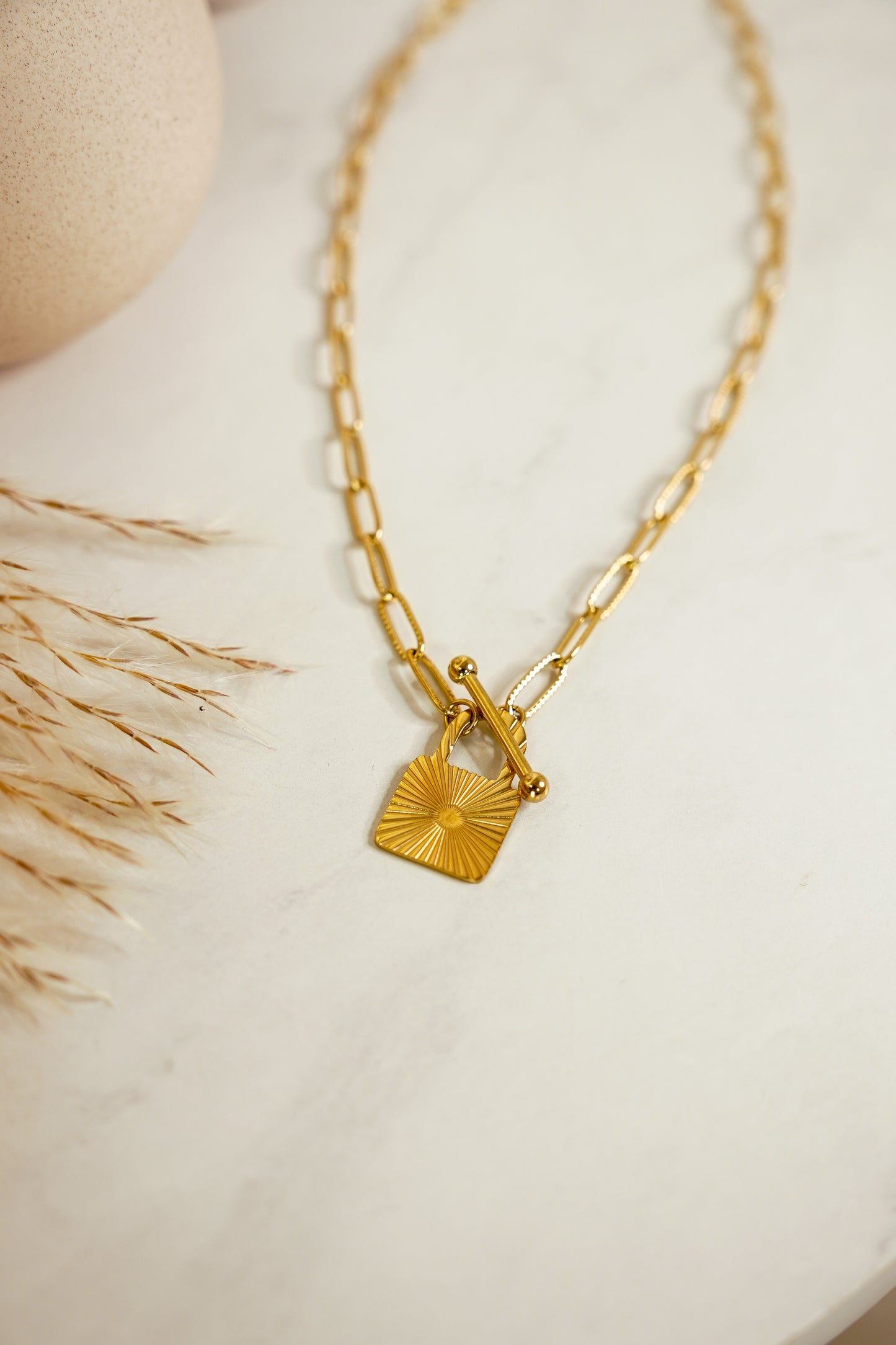 Olive Square Pendant Necklace In Gold