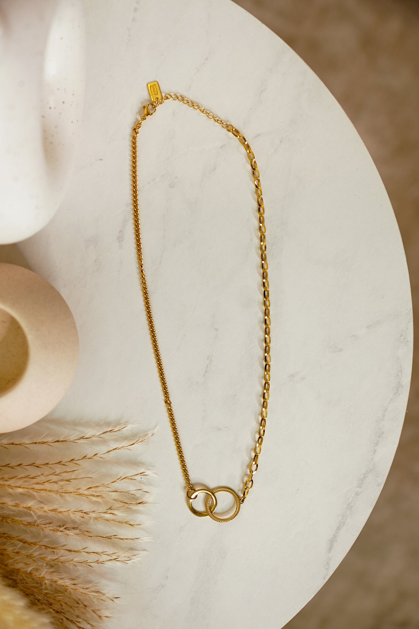 Olive Textured Circle Necklace In Gold